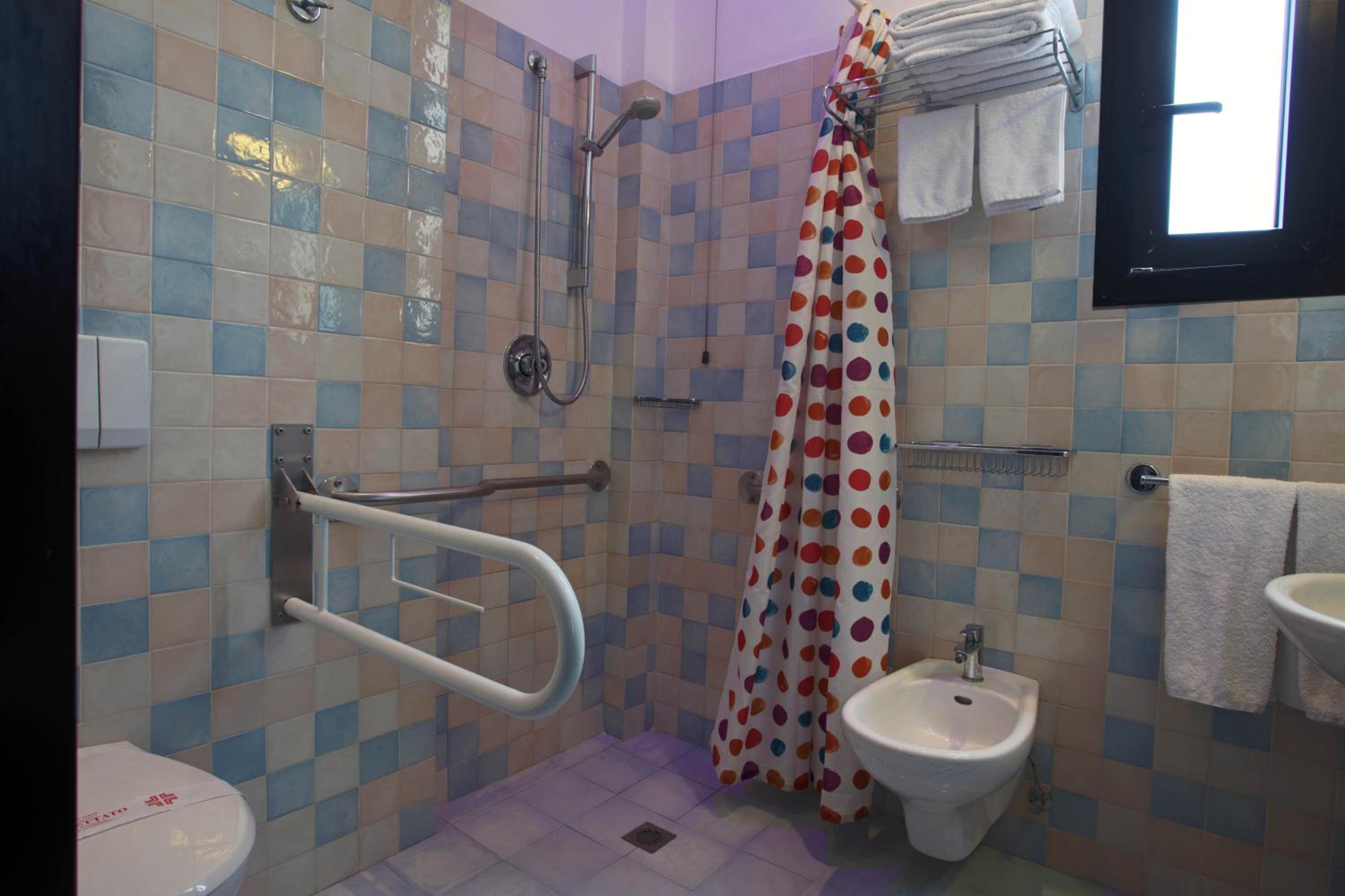 Double or Twin Room - Disability Access - Photo 3