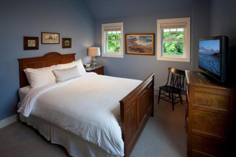 Two-Bedroom House photo 3