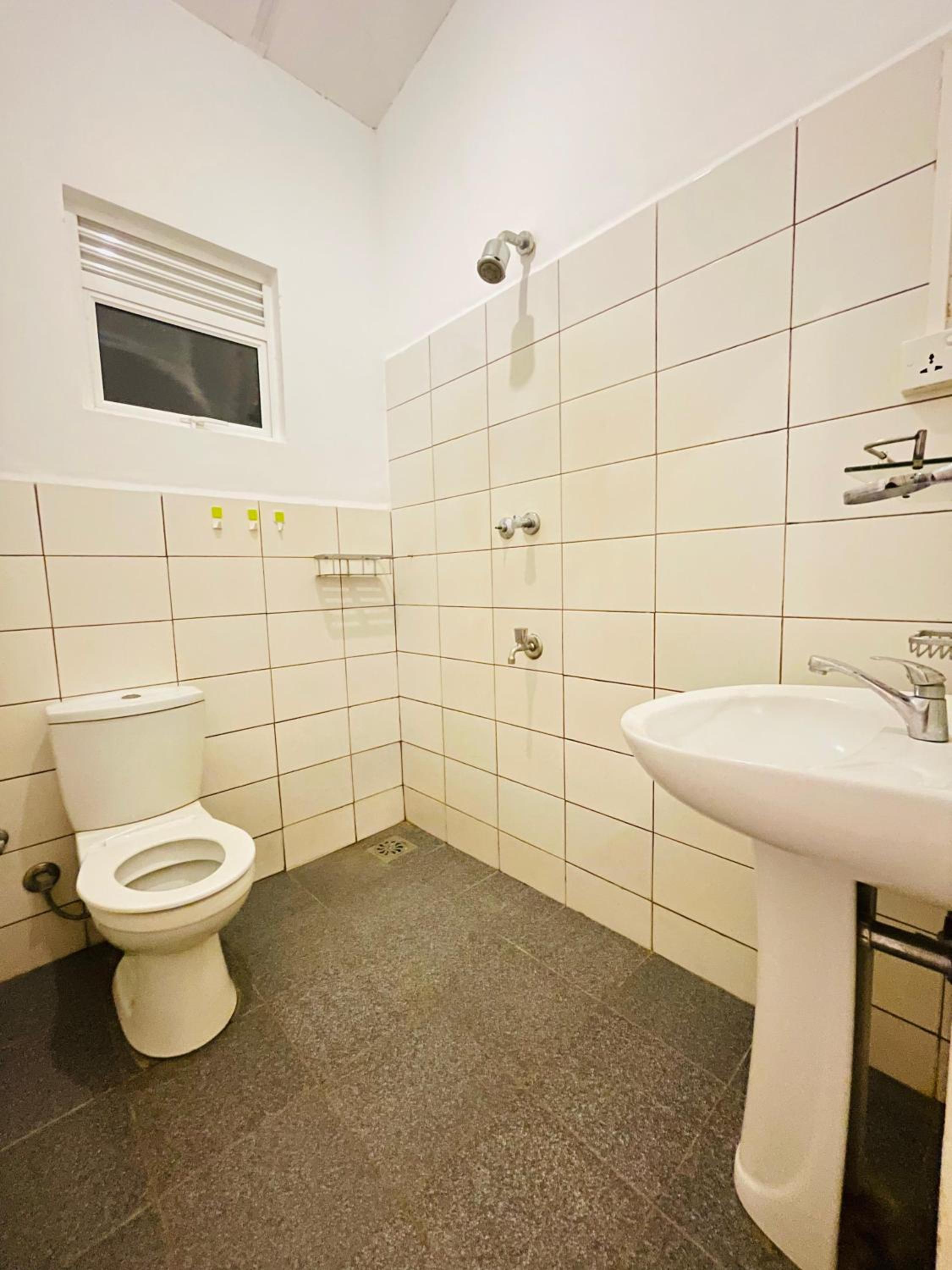 Family Room With Shared Bathroom photo 2