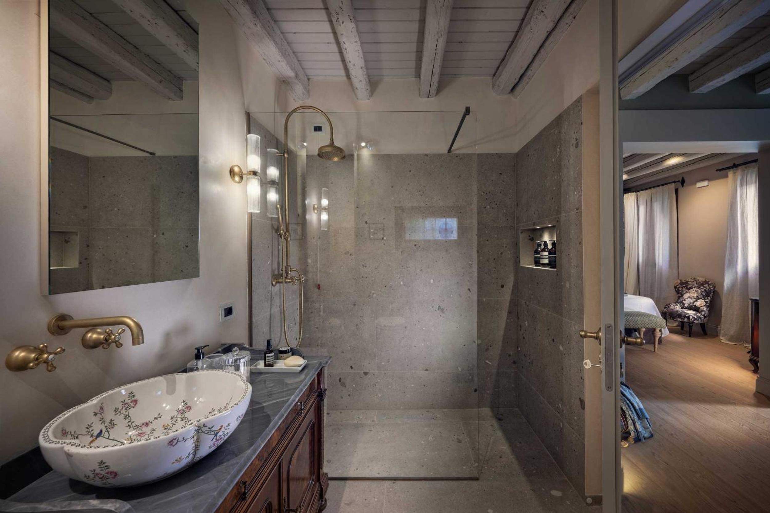 Deluxe Junior Suite - Photo 6