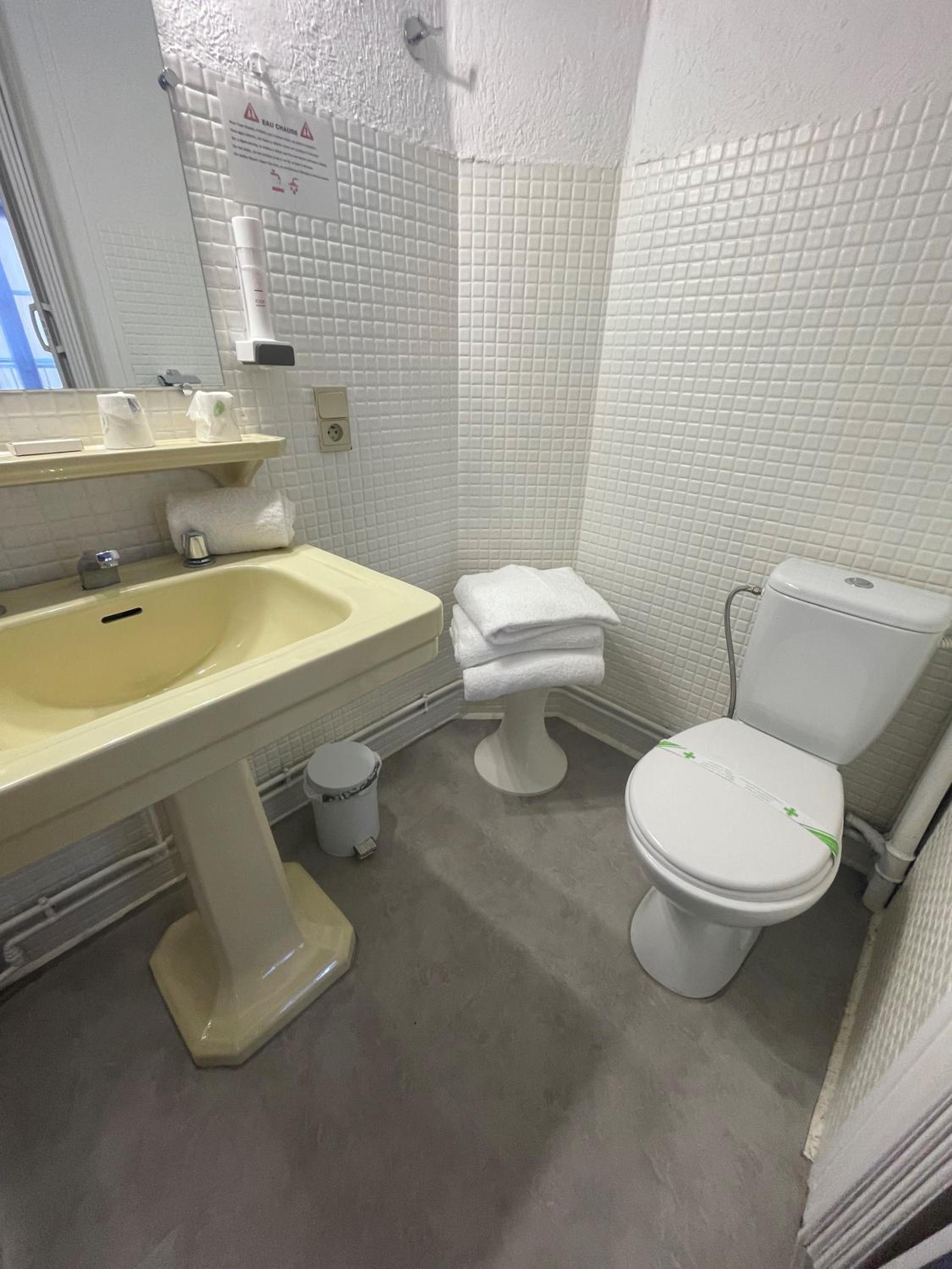 Triple Room (3 beds) photo 2