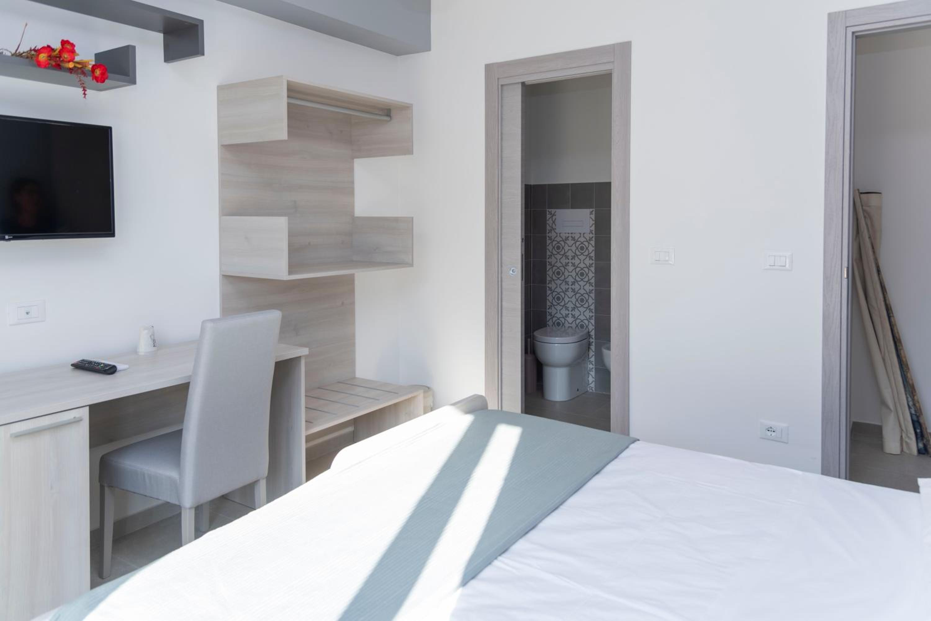 Double Room with Private Bathroom photo 1