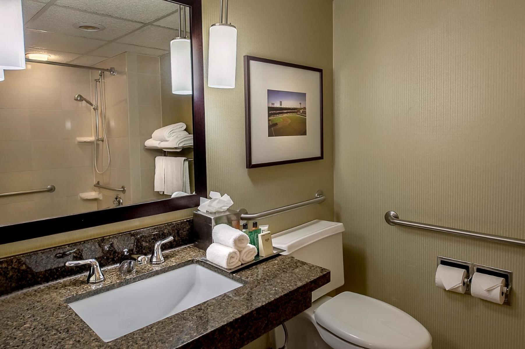 King Room with Landmark View and Mobility Accessible Tub - Photo 2