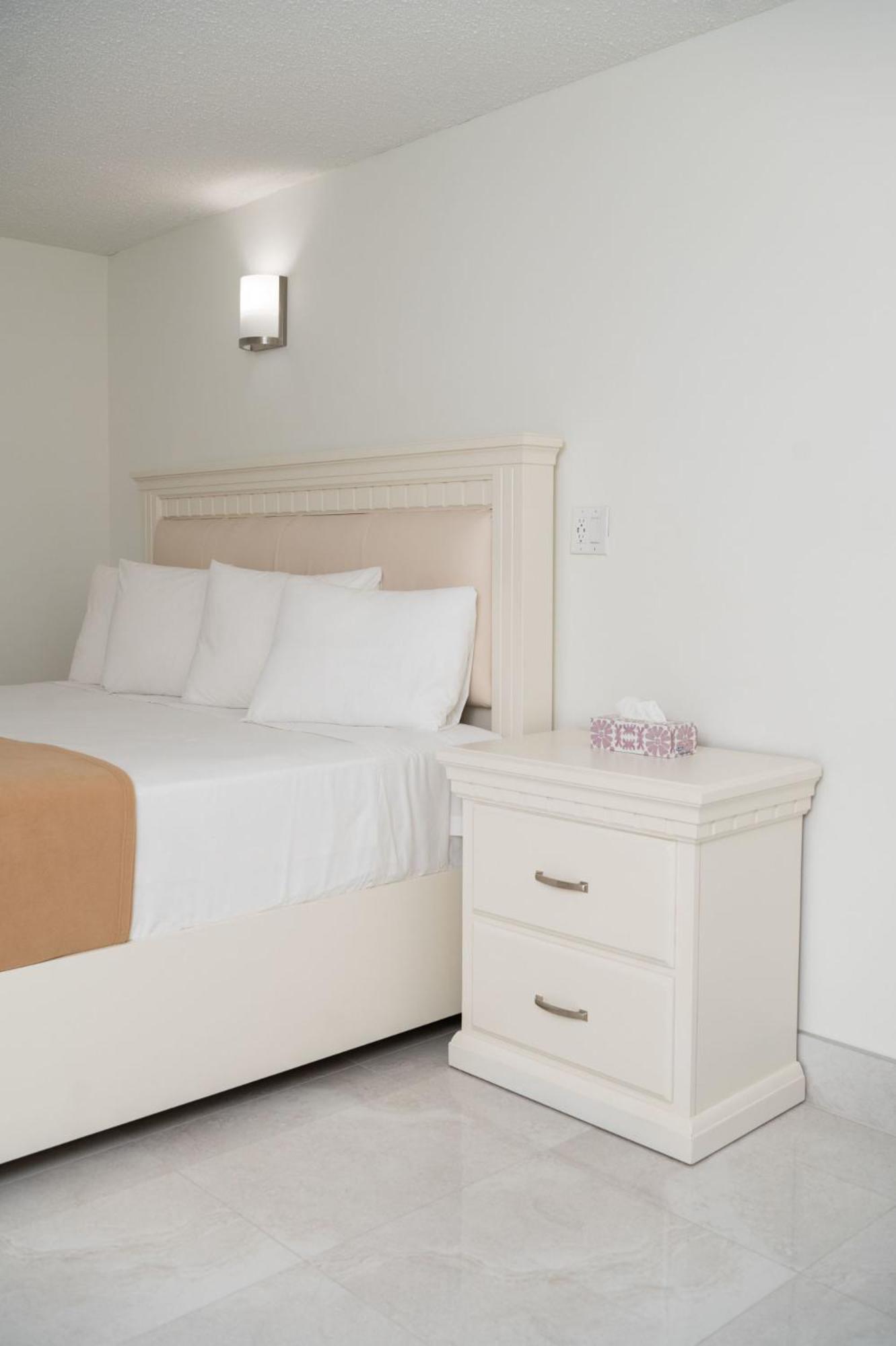 Deluxe King Room - Photo 6