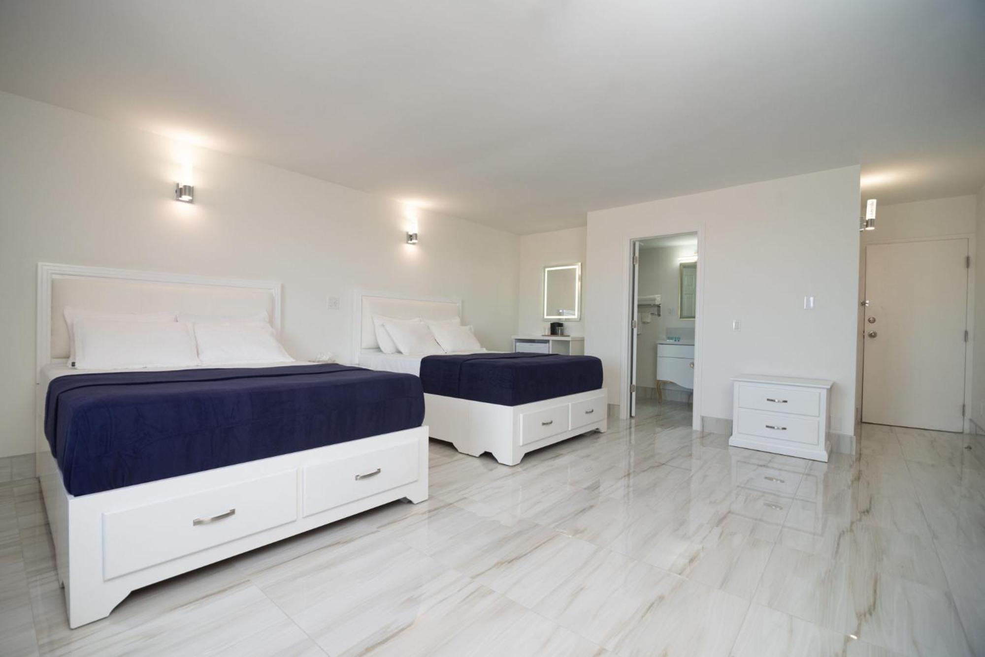 Luxury Room with Two Queen beds