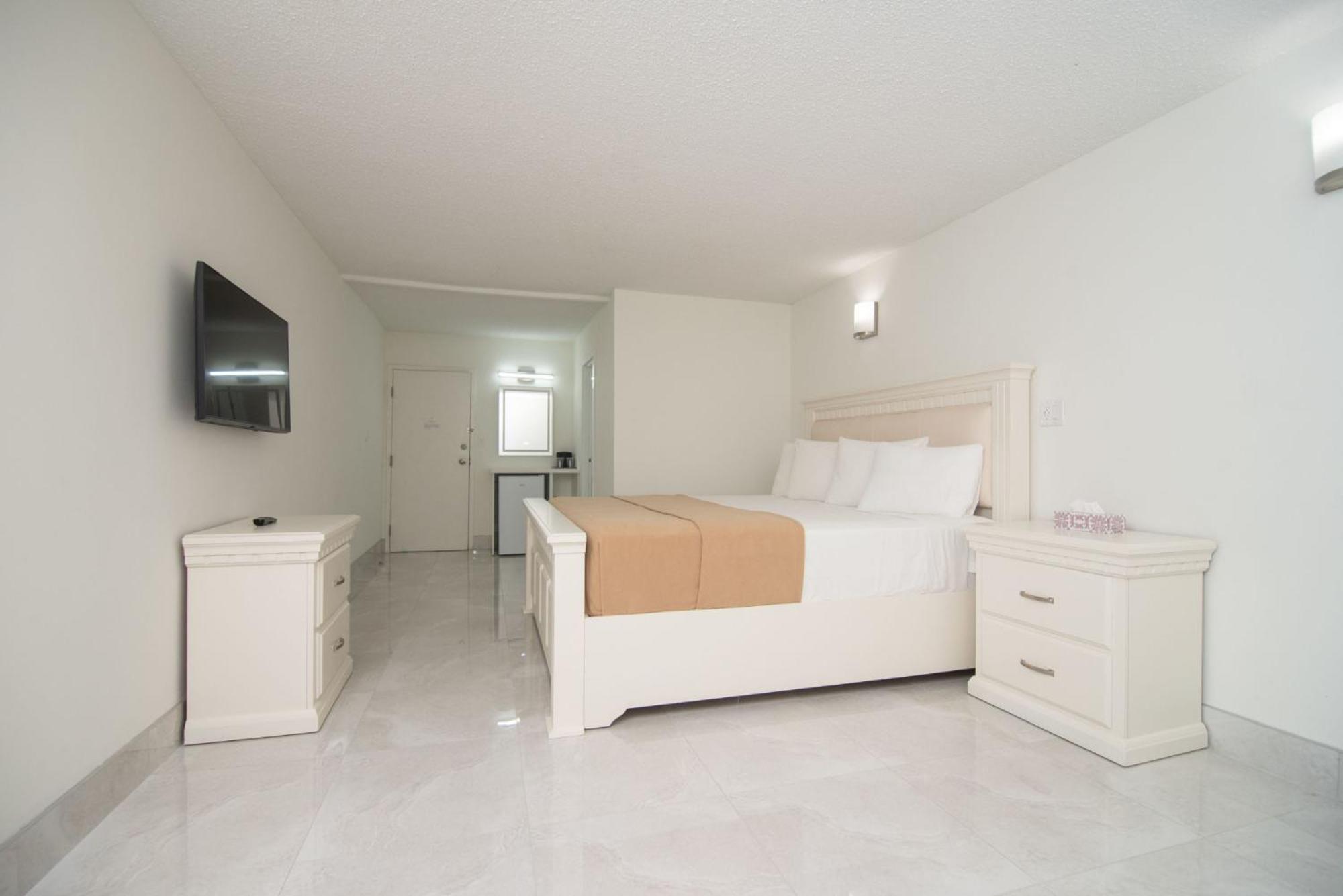 Deluxe King Room - Photo 4