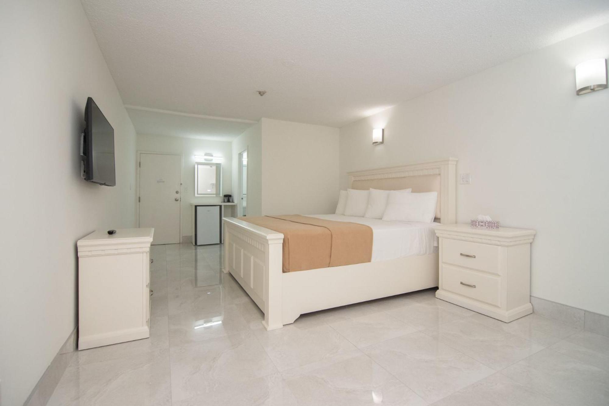 Deluxe King Room - Photo 3
