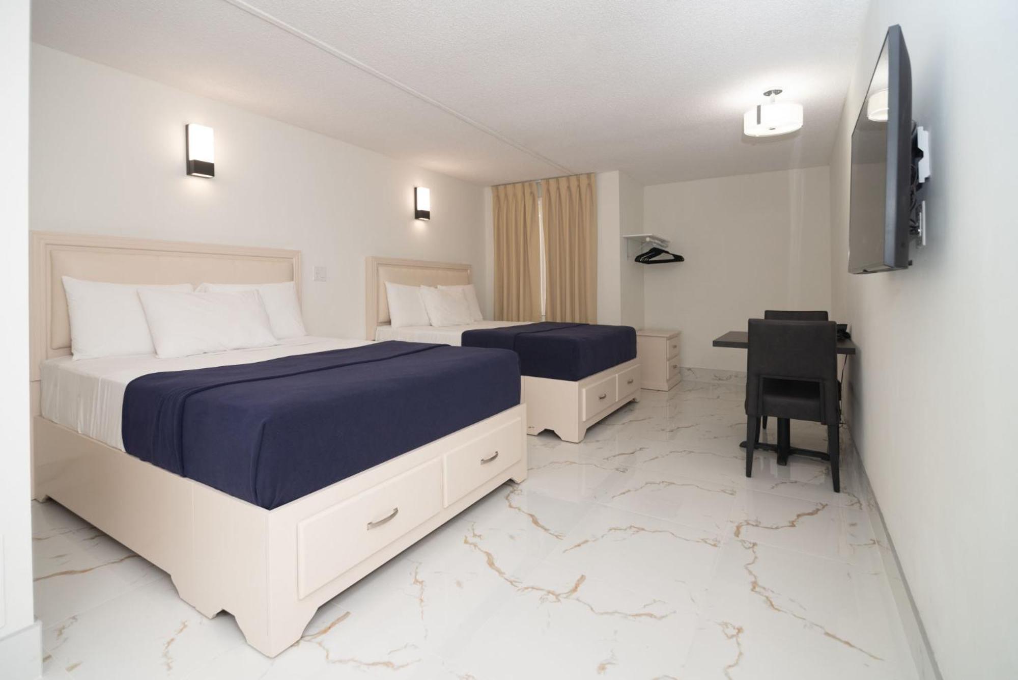 Superior Queen Room with Two Queen Beds - Newly Renovated - Photo 2