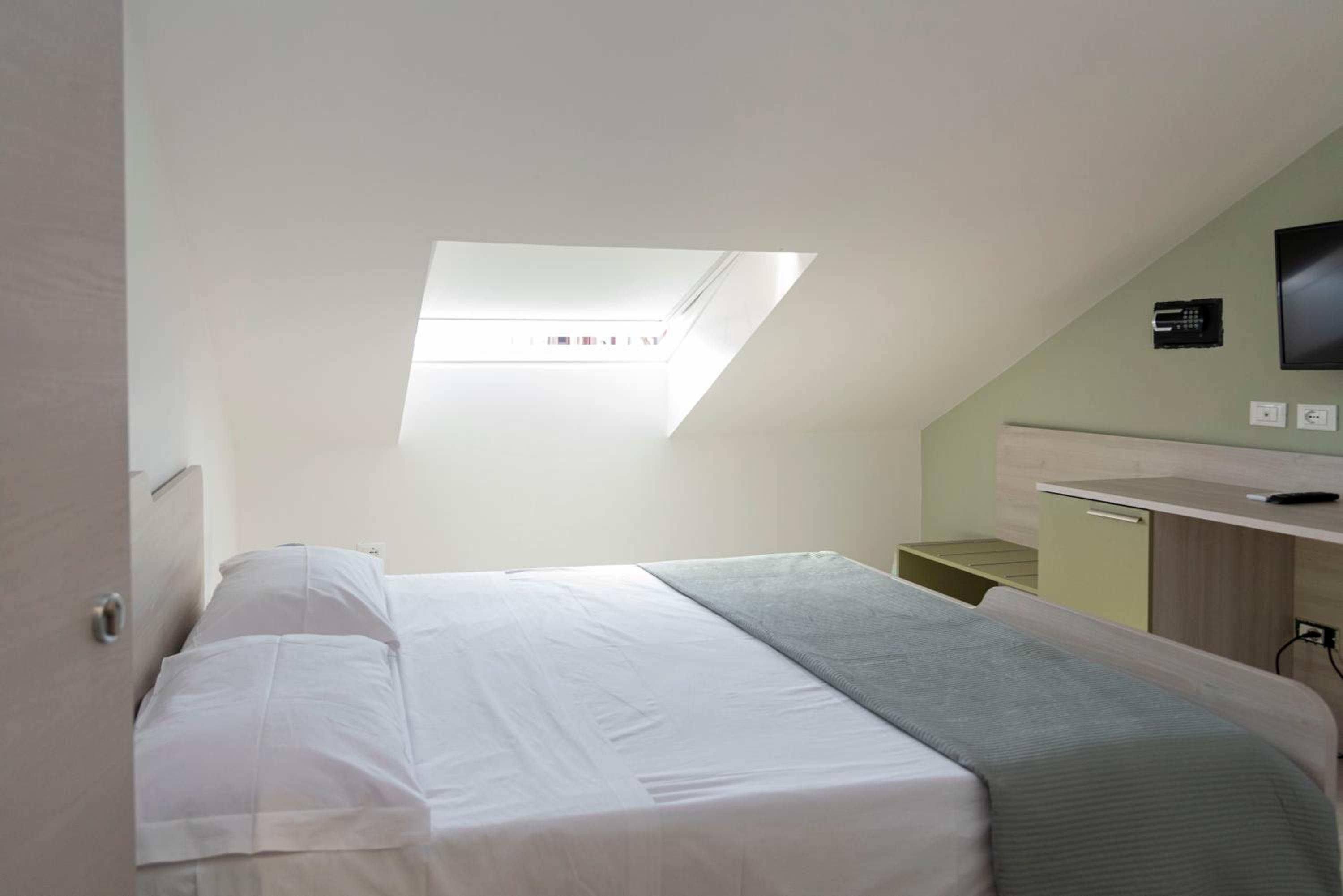 Economy Double Room photo 2