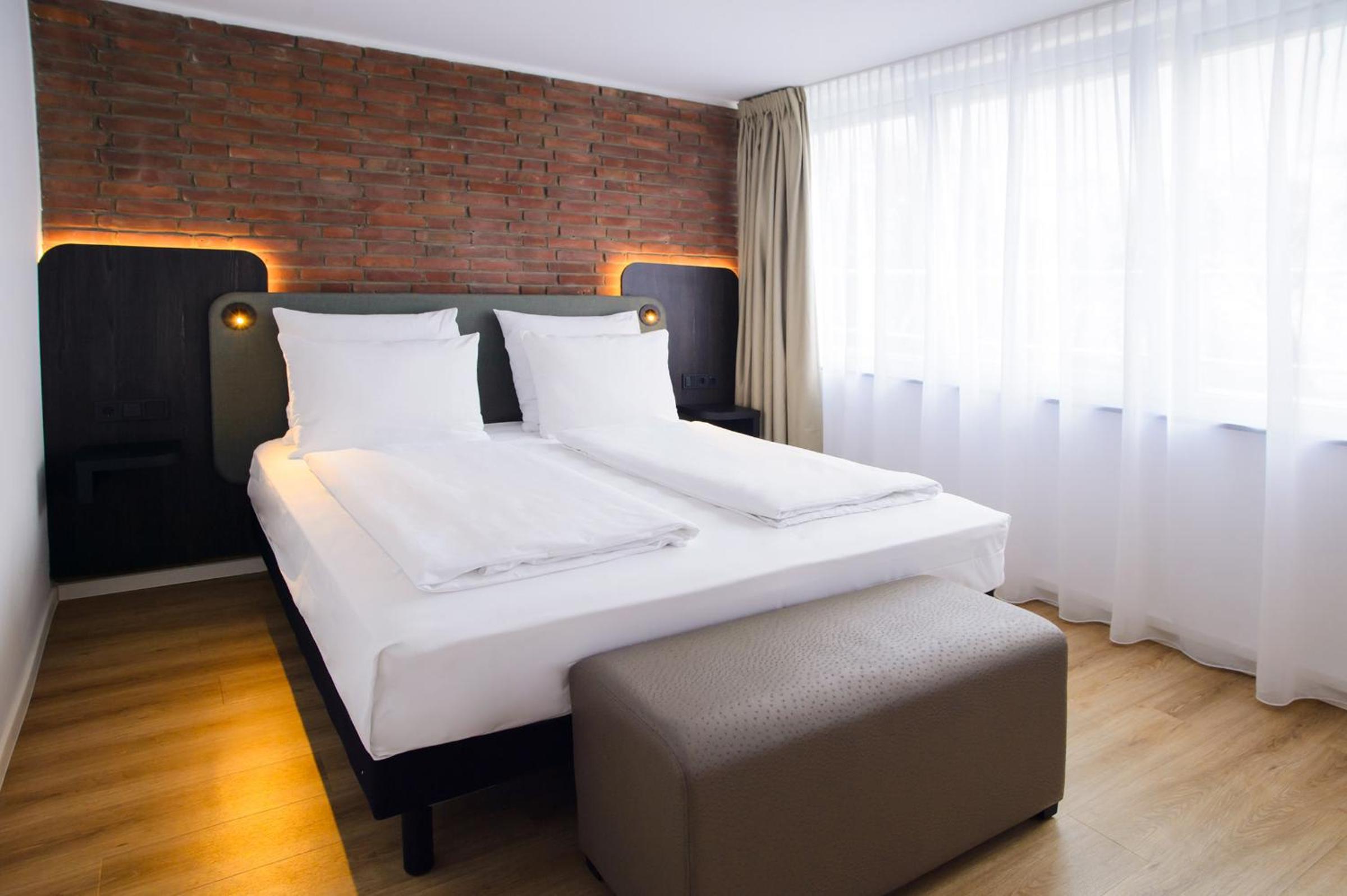 Suite Room 2 Single Beds, 45Sqm, Air Conditioned