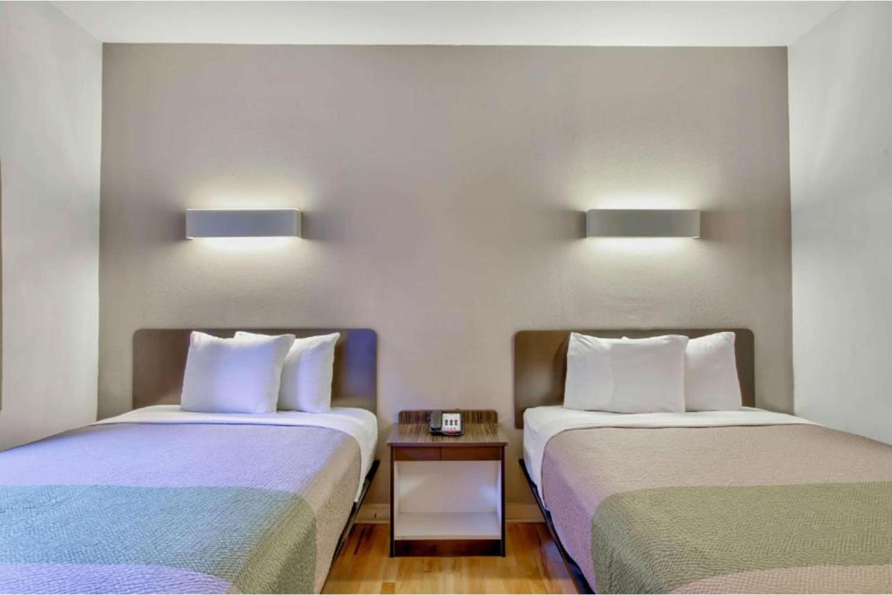 2 Full Bed with kitchenette Non-Smoking - Photo 1
