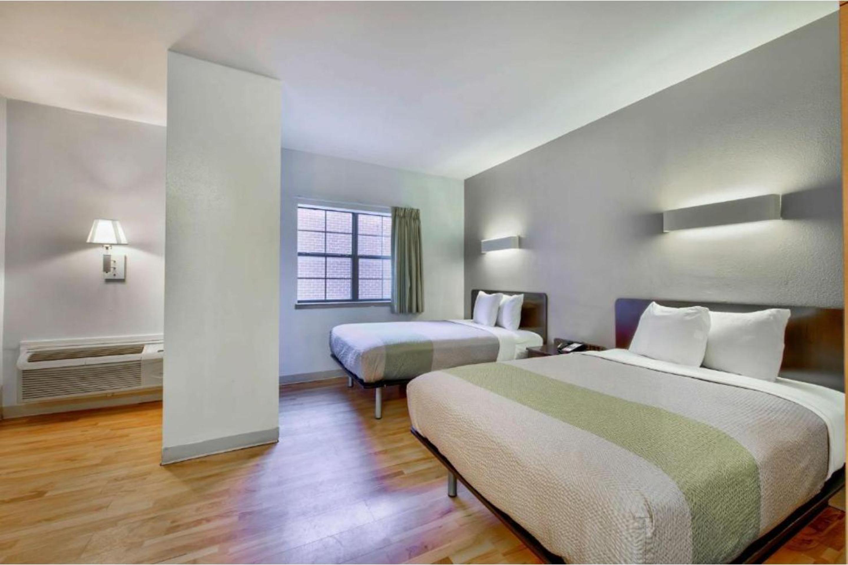 2 Full Bed with kitchenette Non-Smoking - Photo 4