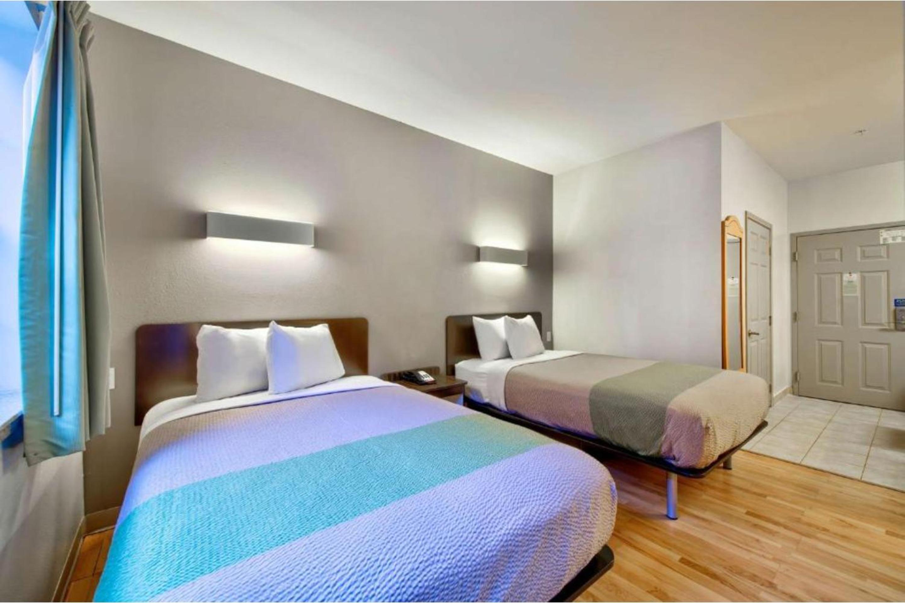 2 Full Bed with kitchenette Non-Smoking - Photo 5