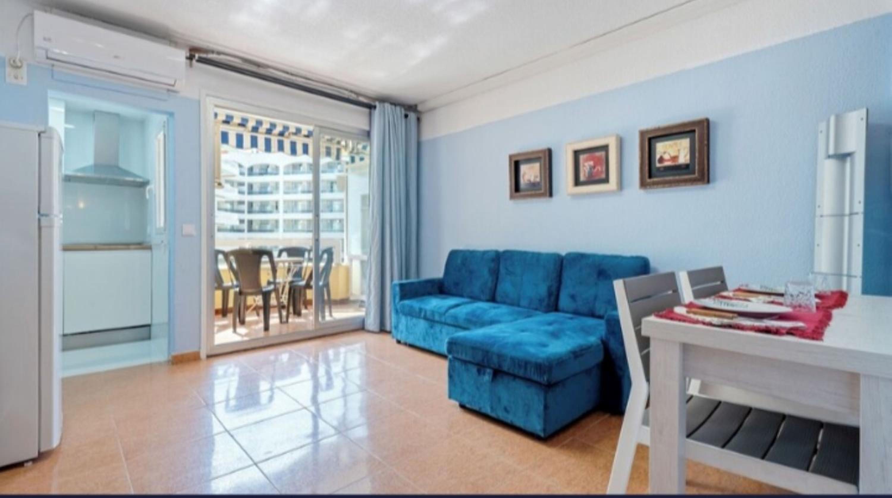 Apartamento con vista a la piscina (2 adultos + 2 niños)
