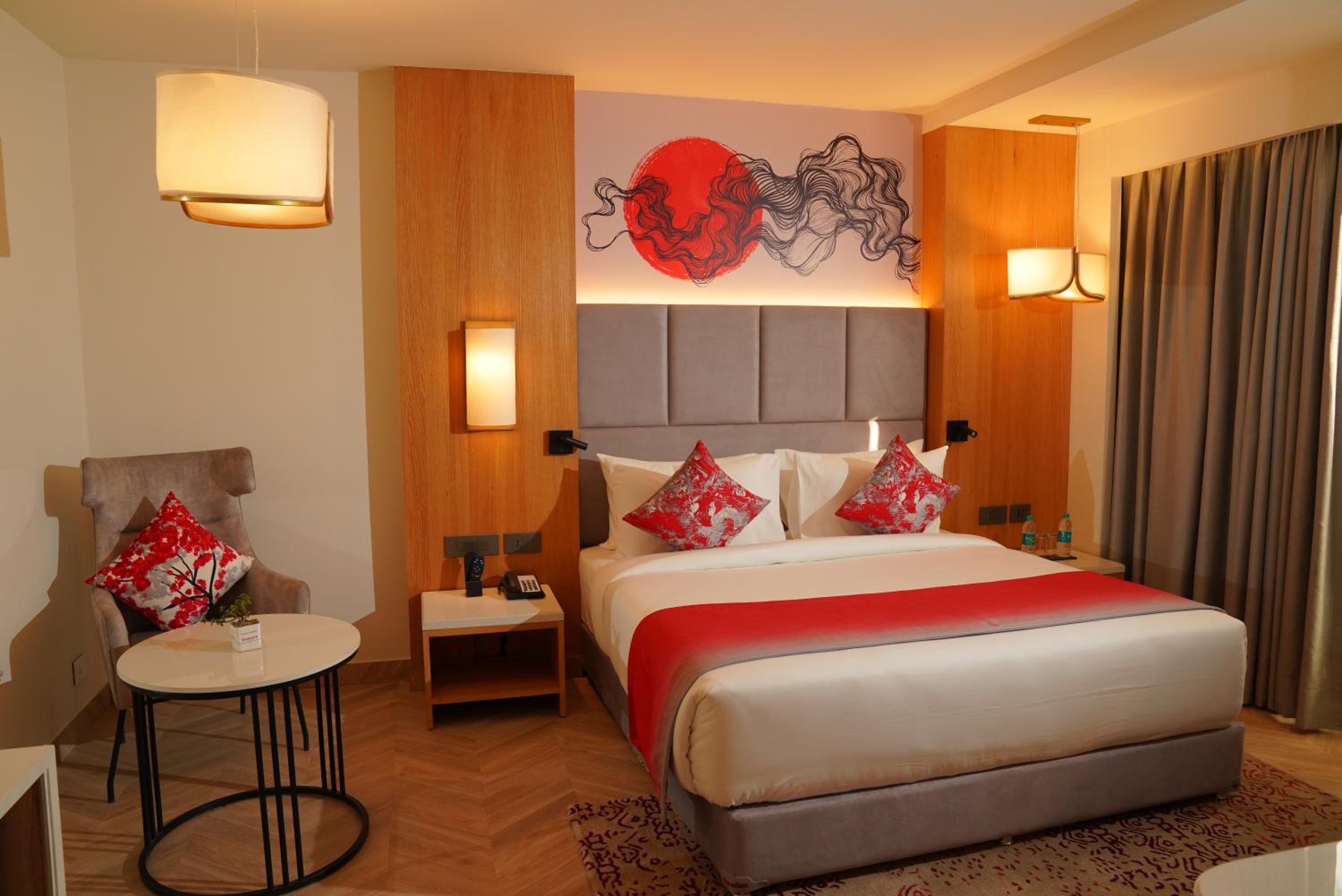 Deluxe King Room - Non-Smoking - Photo 3