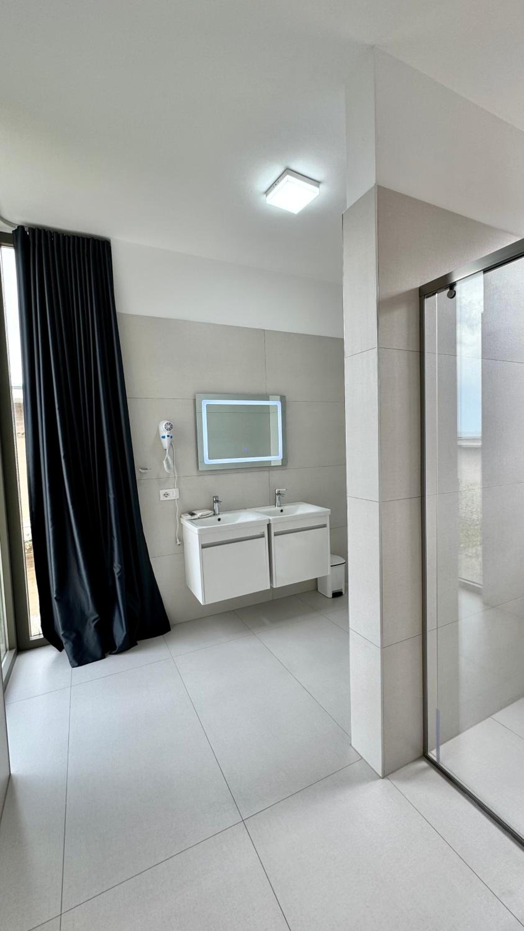 Three-Bedroom Villa photo 3