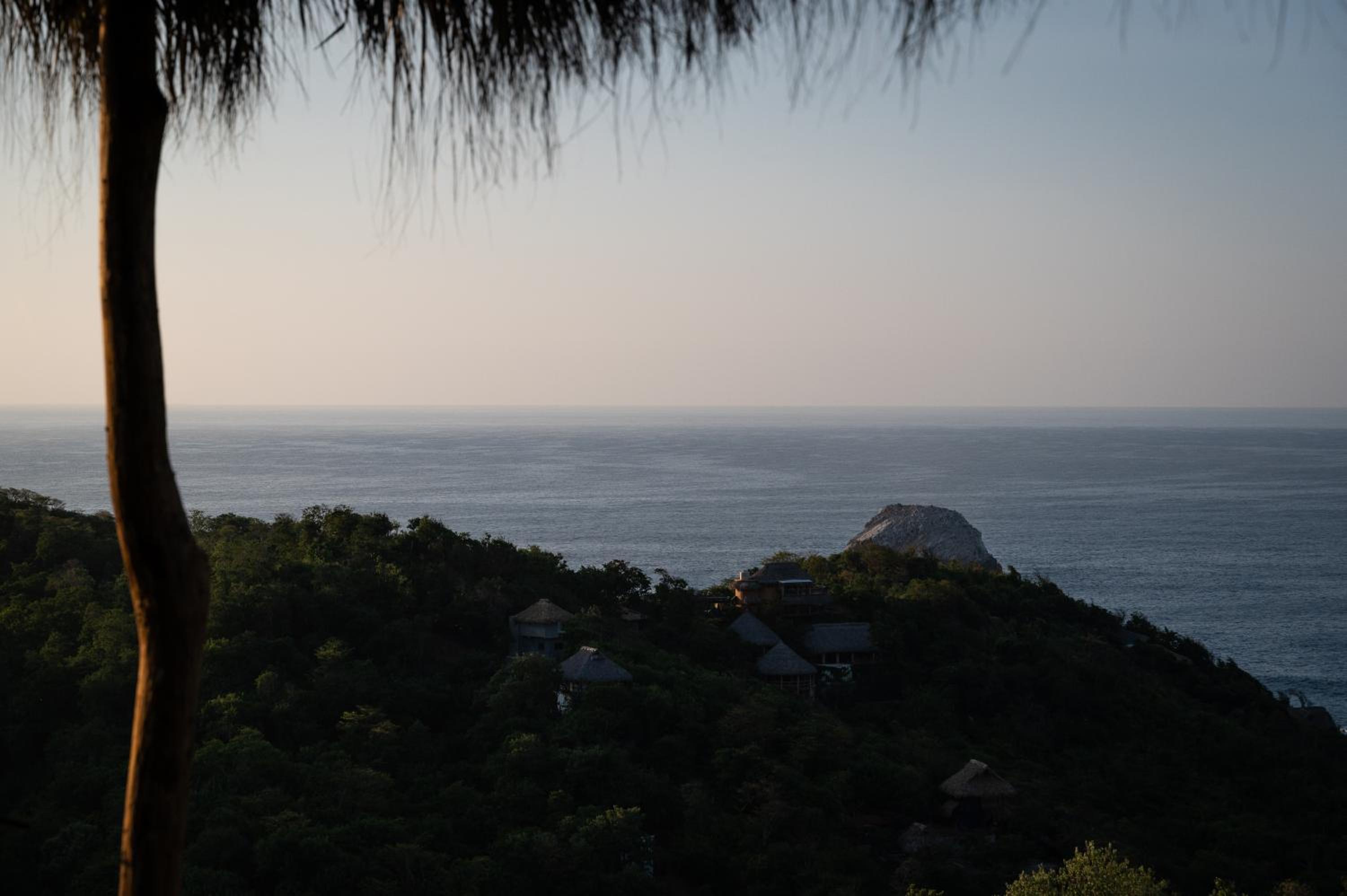 Deluxe Double Room with Balcony and Sea View photo 2