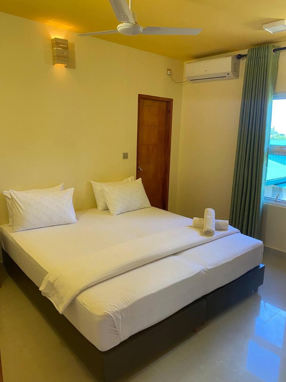 Deluxe Queen Room - Photo 6