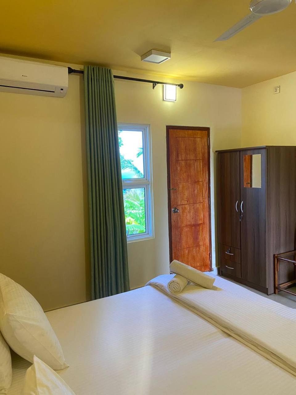Deluxe Queen Room - Photo 7