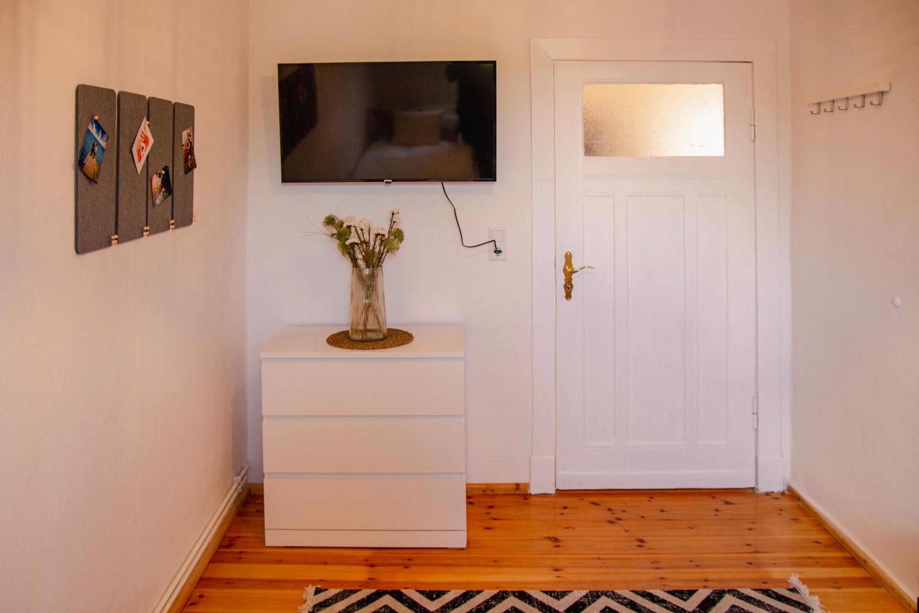 Three-Bedroom Standard Apartment photo 2