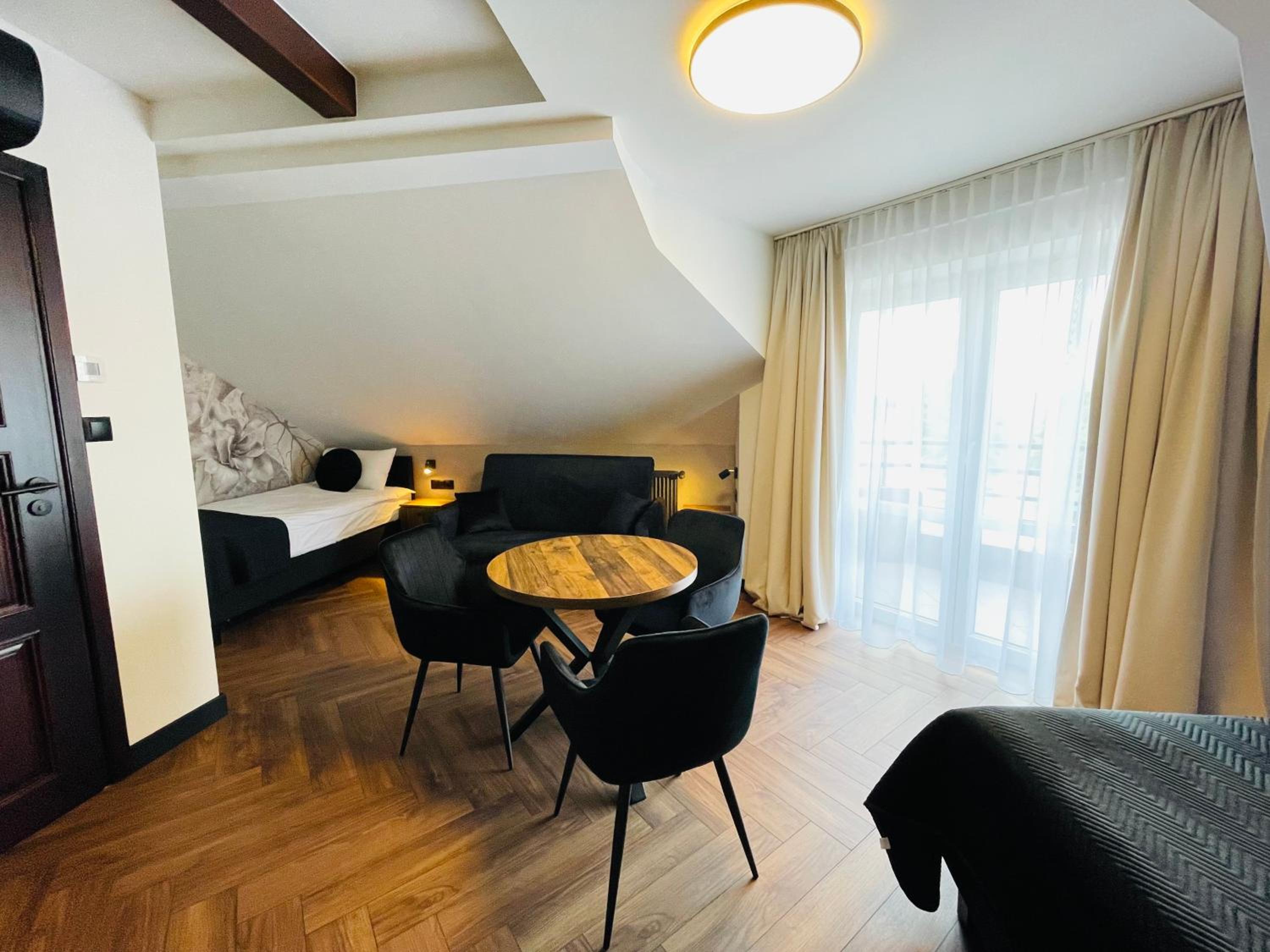 Deluxe Family Room - Photo 6