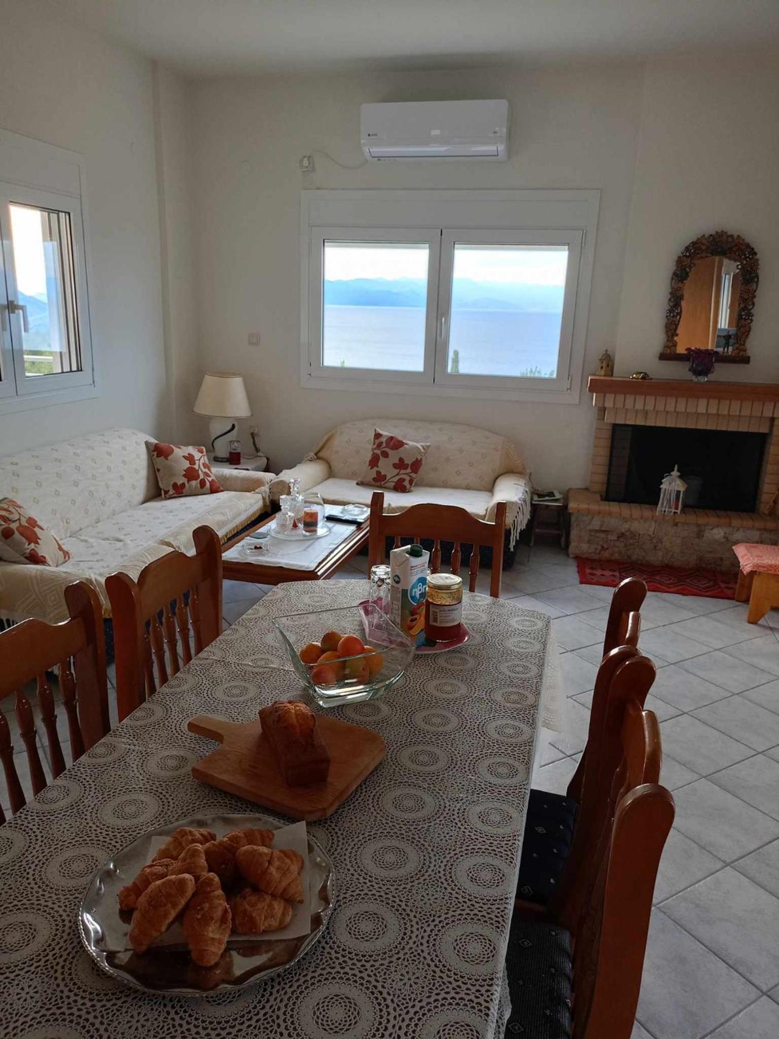 Three-Bedroom House photo 2