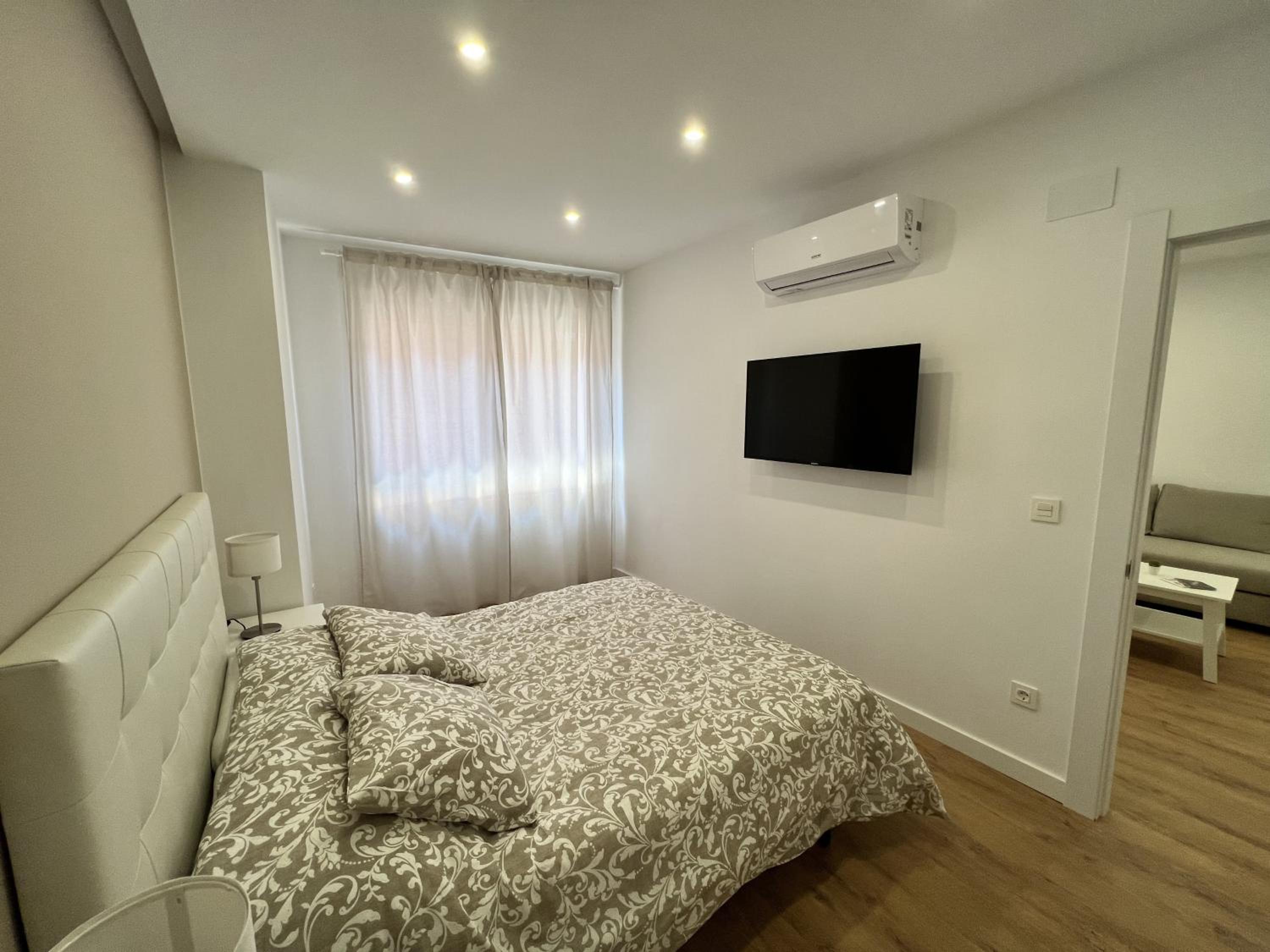 One-Bedroom Apartment photo 2