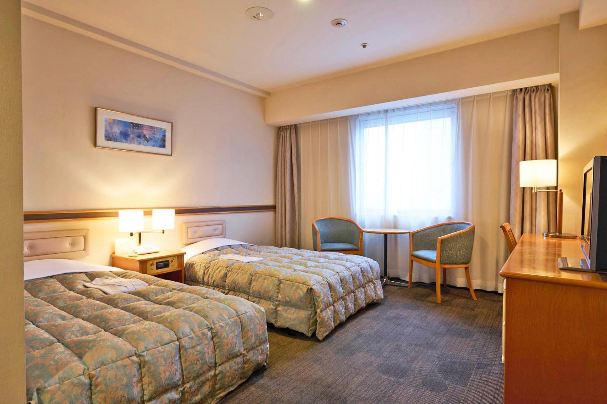 Twin Room - Non-Smoking - Photo 3