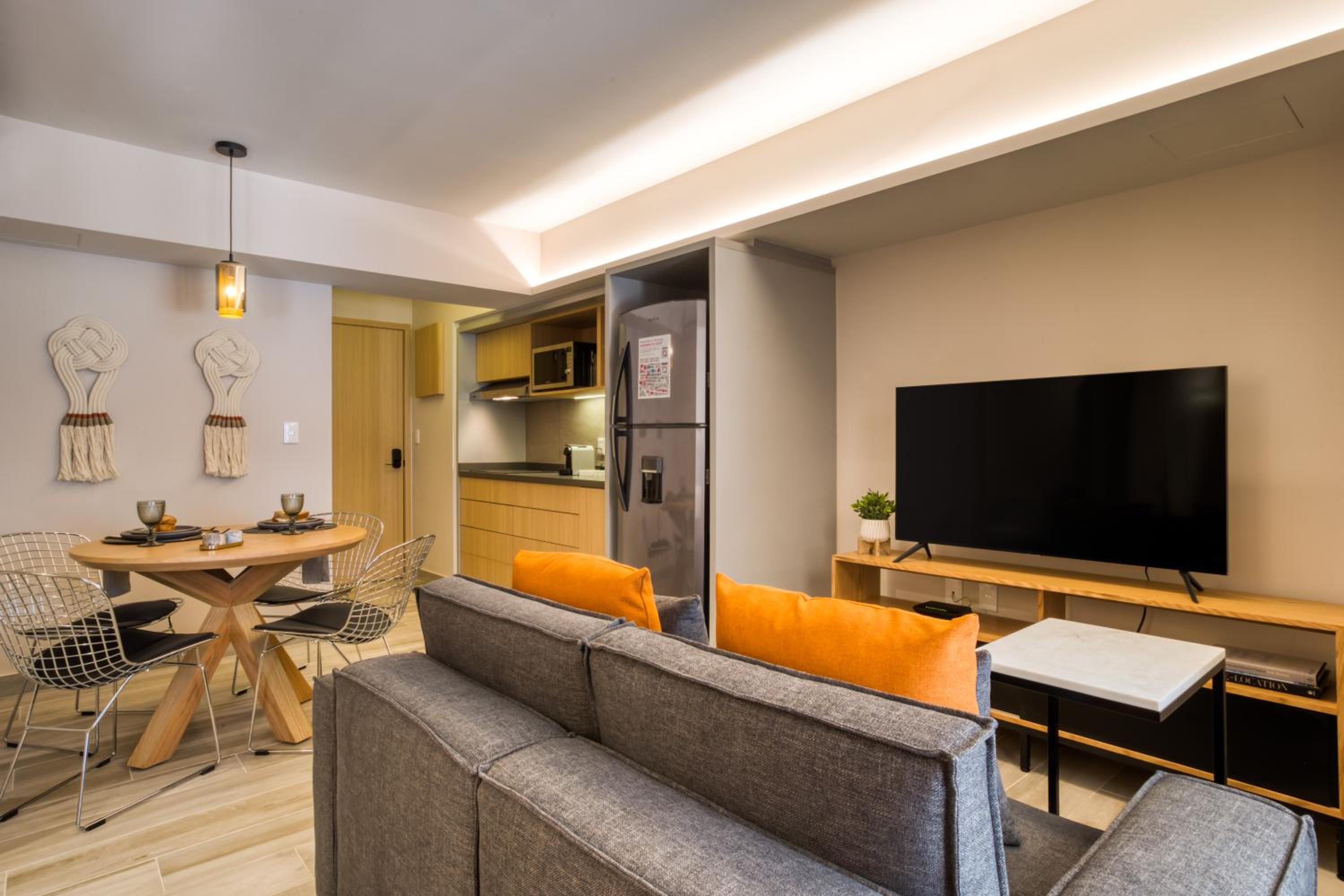  Two-Bedroom Apartment with Huge Private Terrace - Photo 5