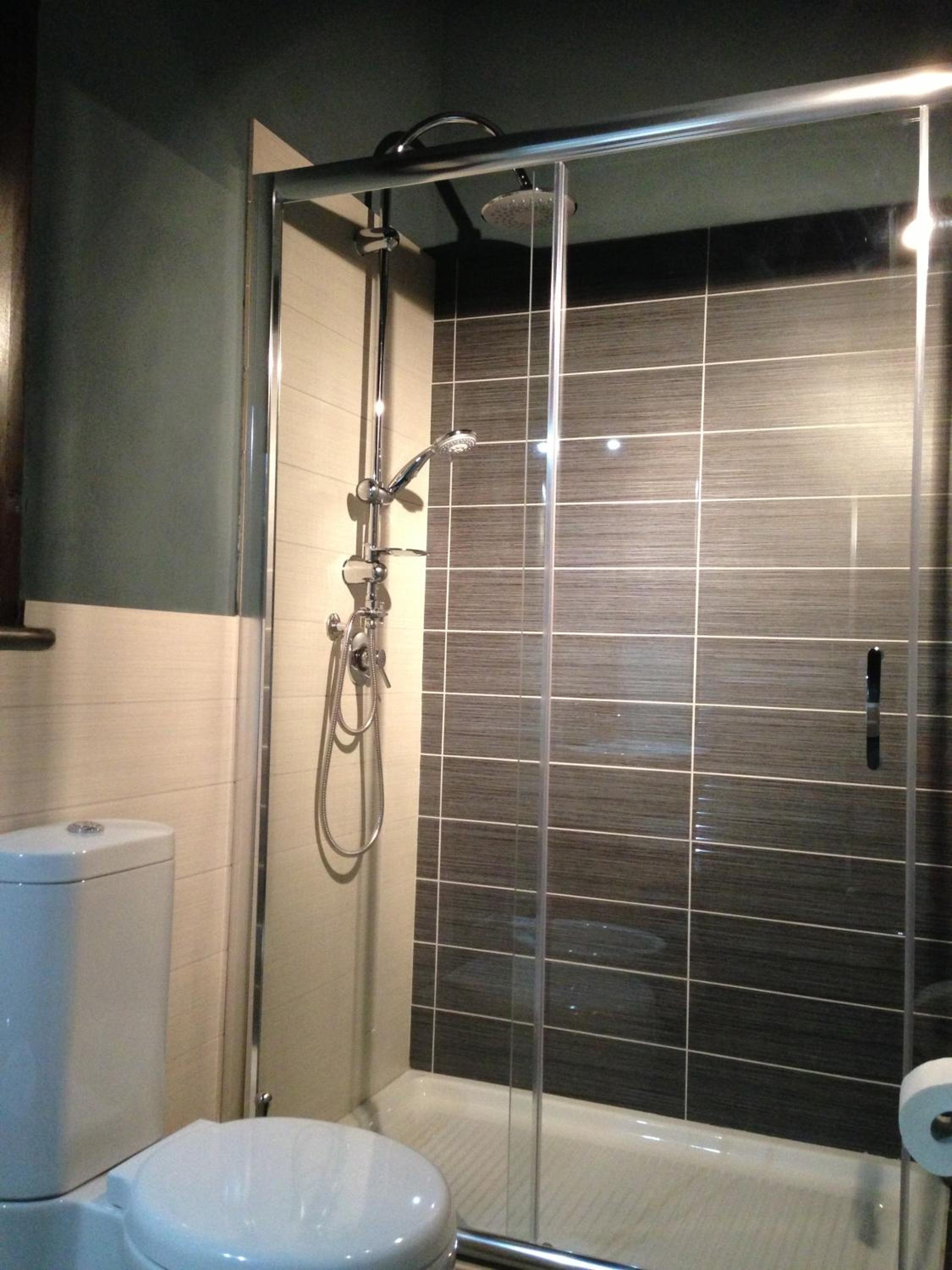 Quadruple Room with Balcony - Photo 2