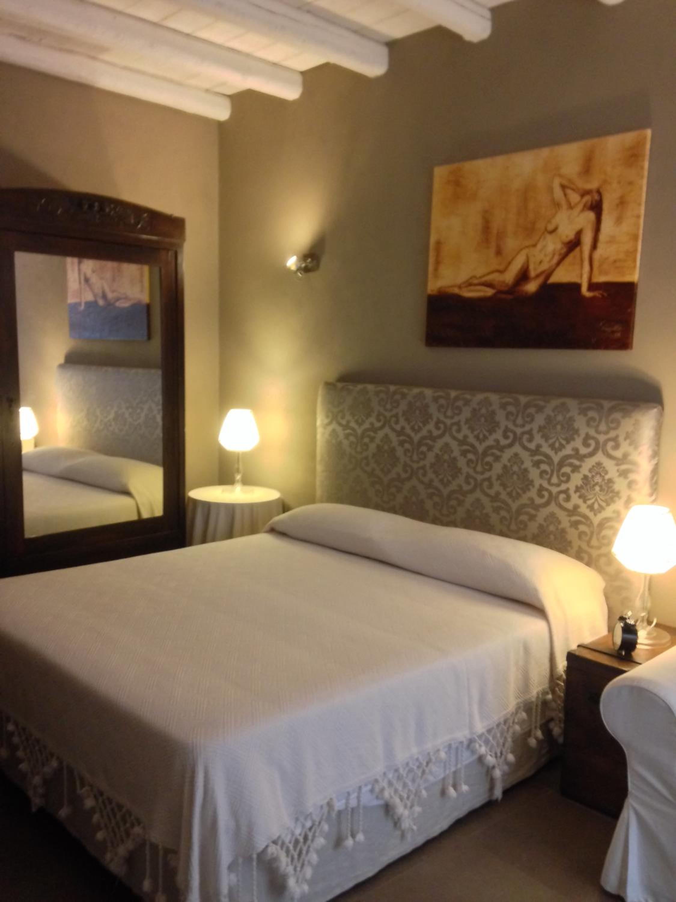 Quadruple Room with Balcony - Photo 8