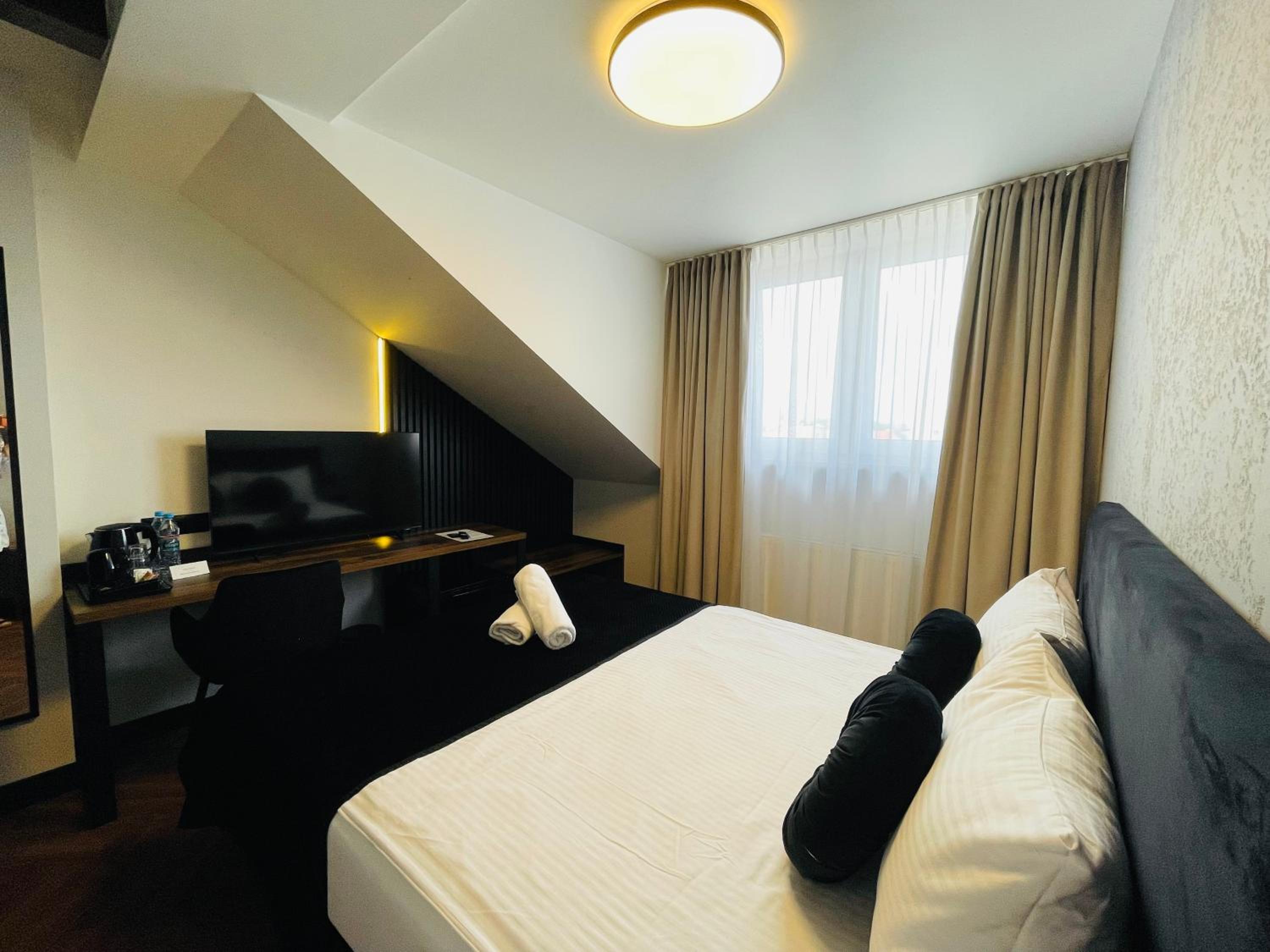 Deluxe Double Room - Photo 4
