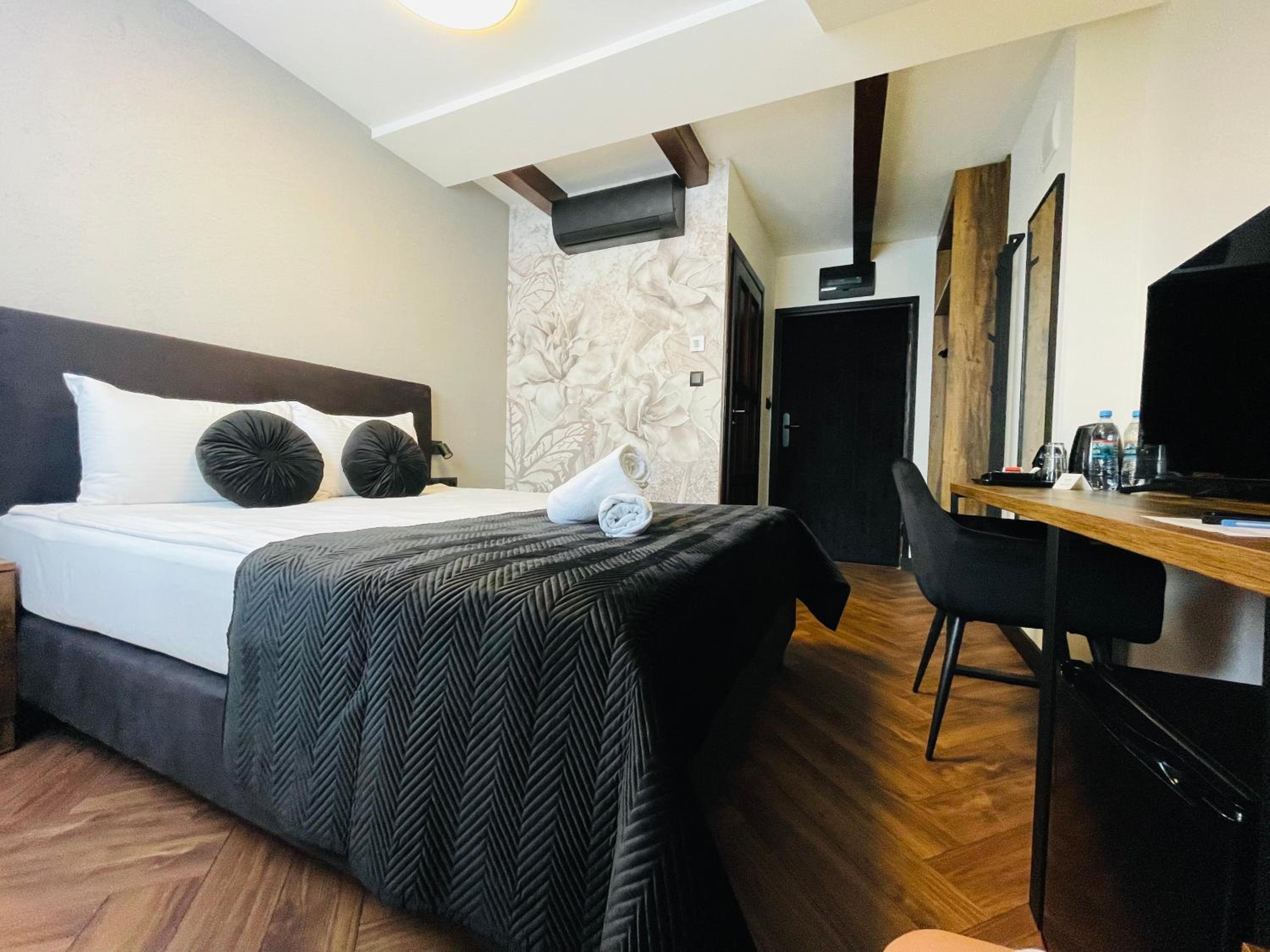 Deluxe Double Room - Photo 1