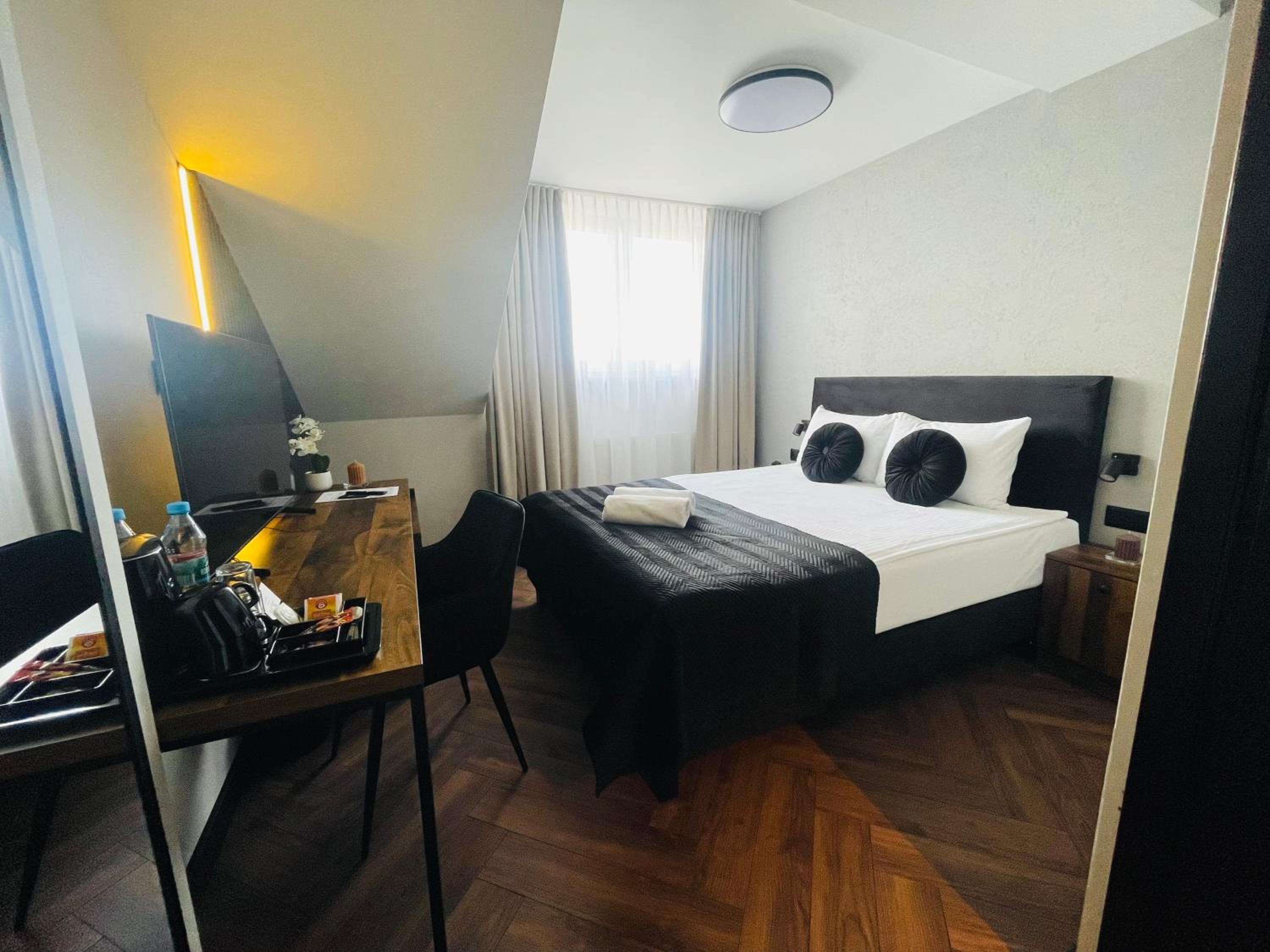 Deluxe Double Room - Photo 5