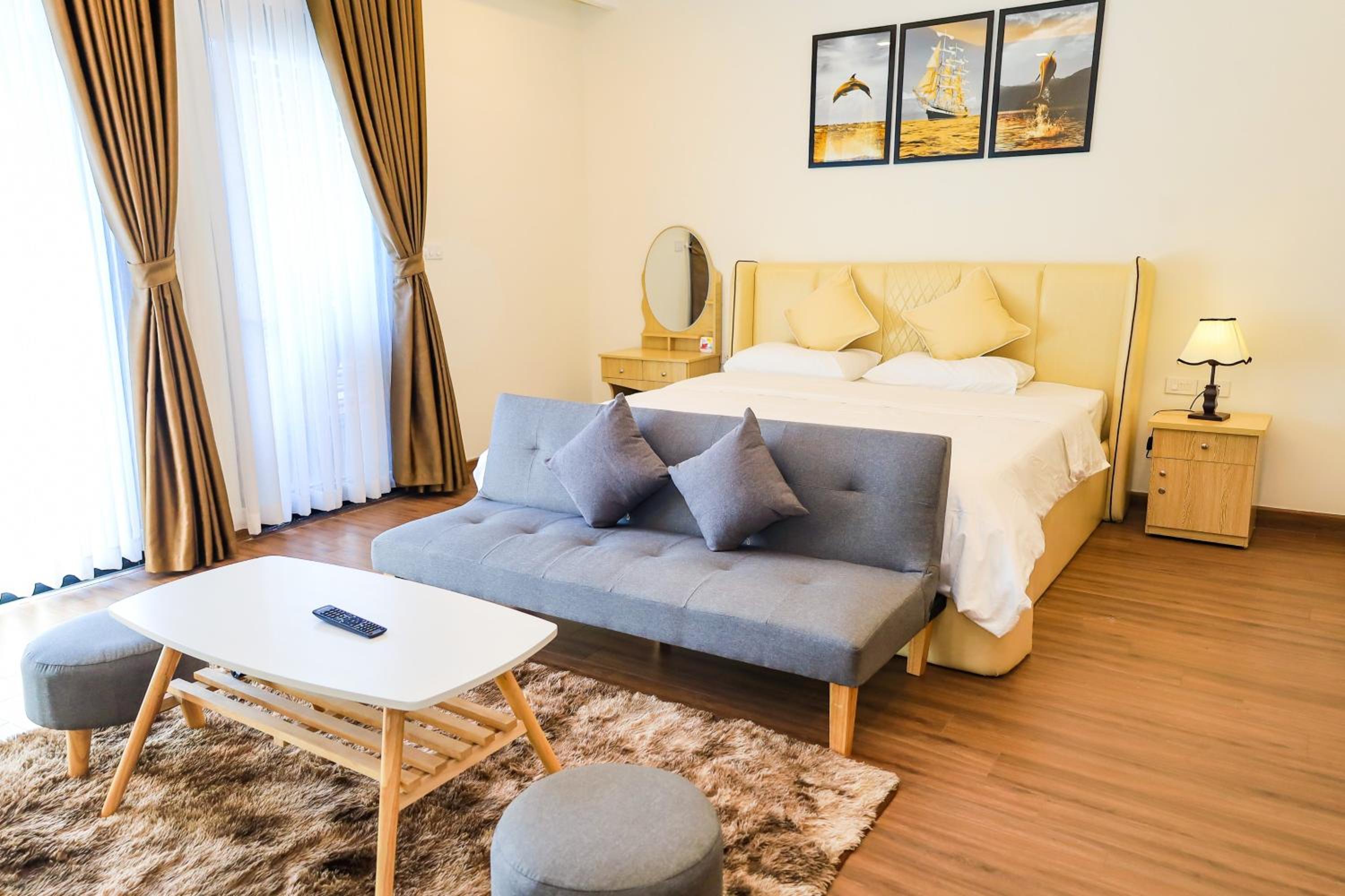 King Studio With Sofa Bed