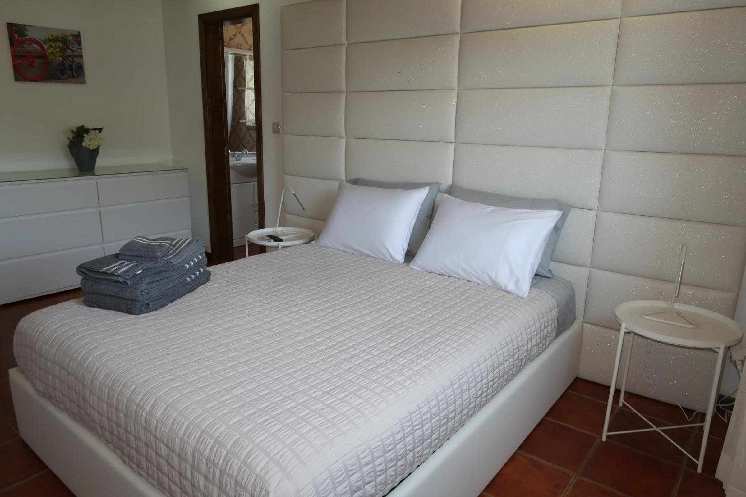 Two-Bedroom House - Photo 17