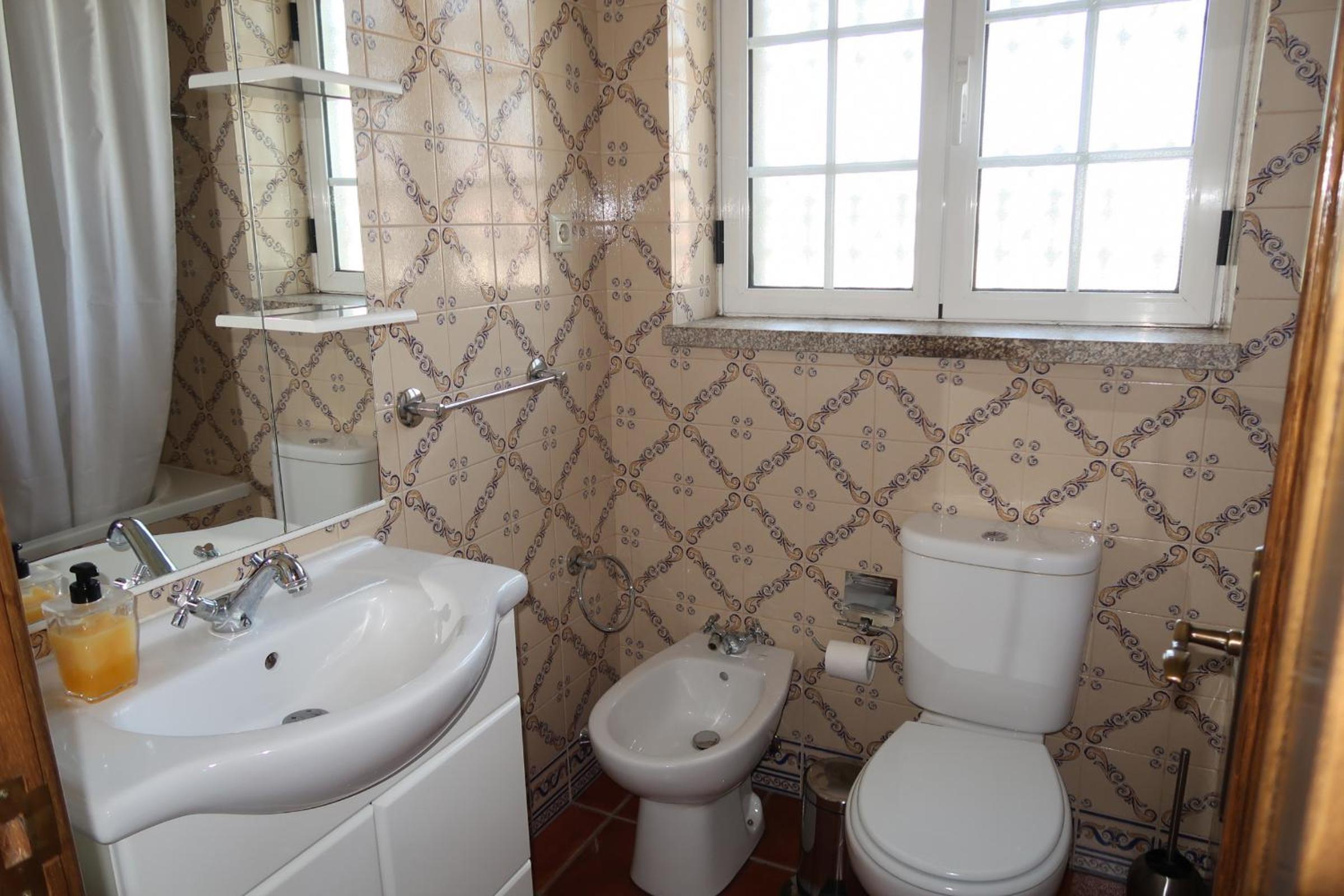 Two-Bedroom House - Photo 3