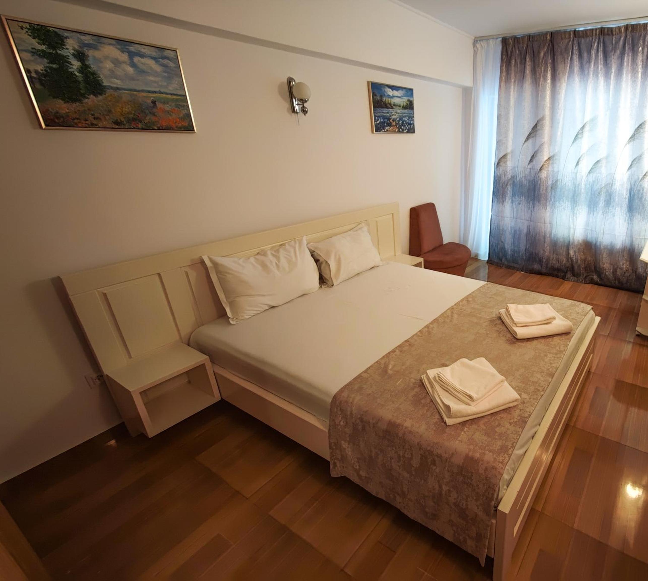Double Room with Pool View 3*