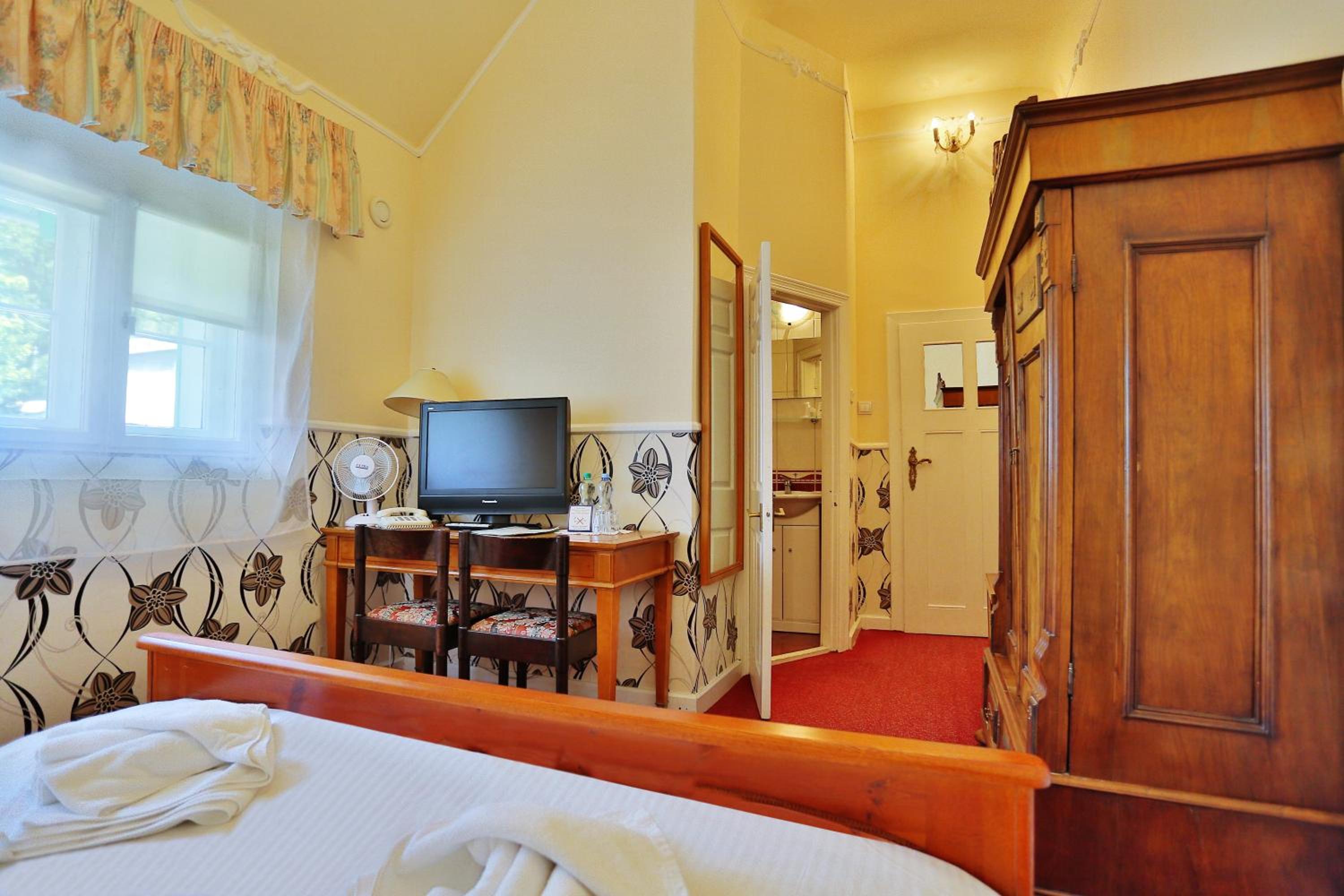 Double or Twin Room photo 2