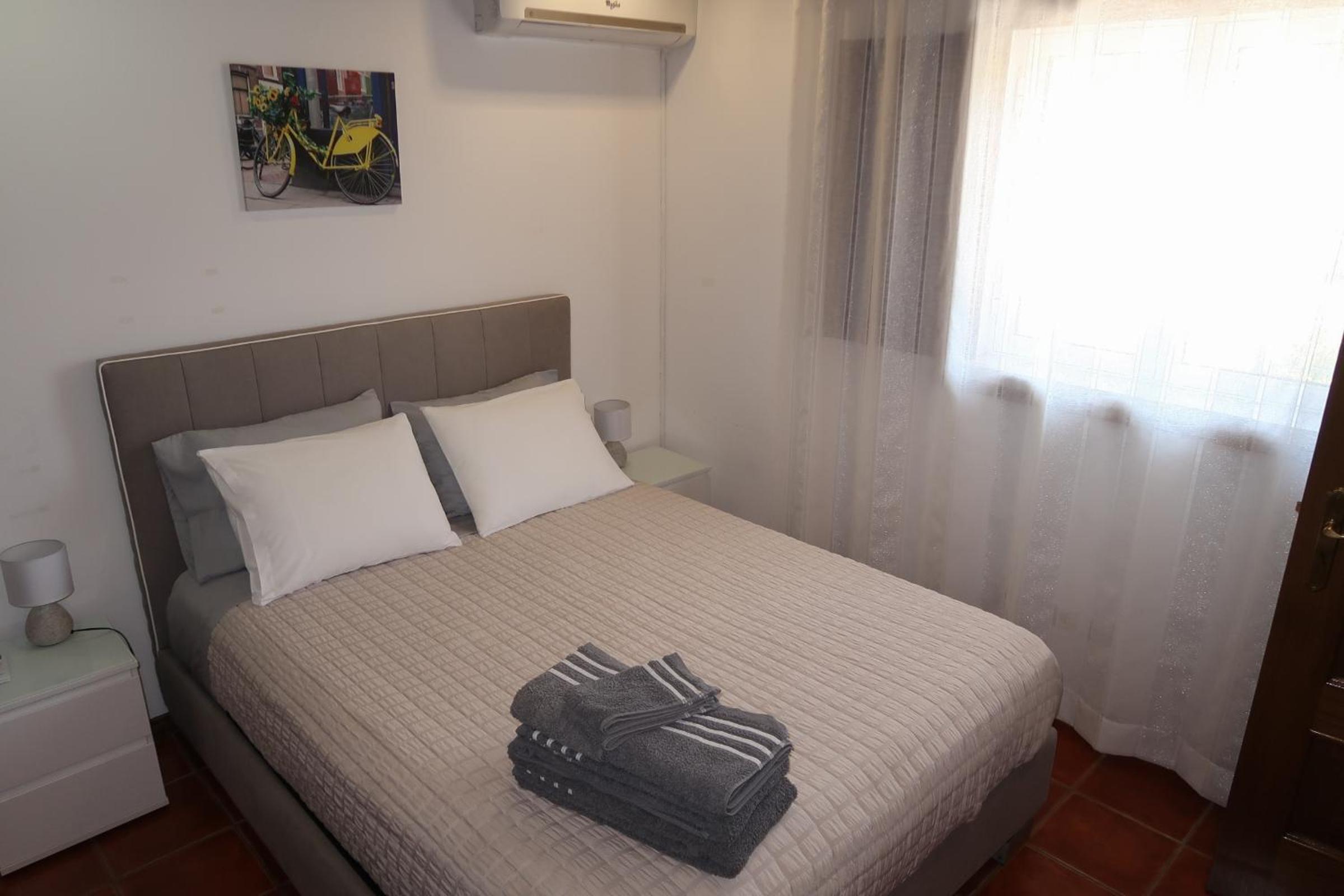 Two-Bedroom House - Photo 4