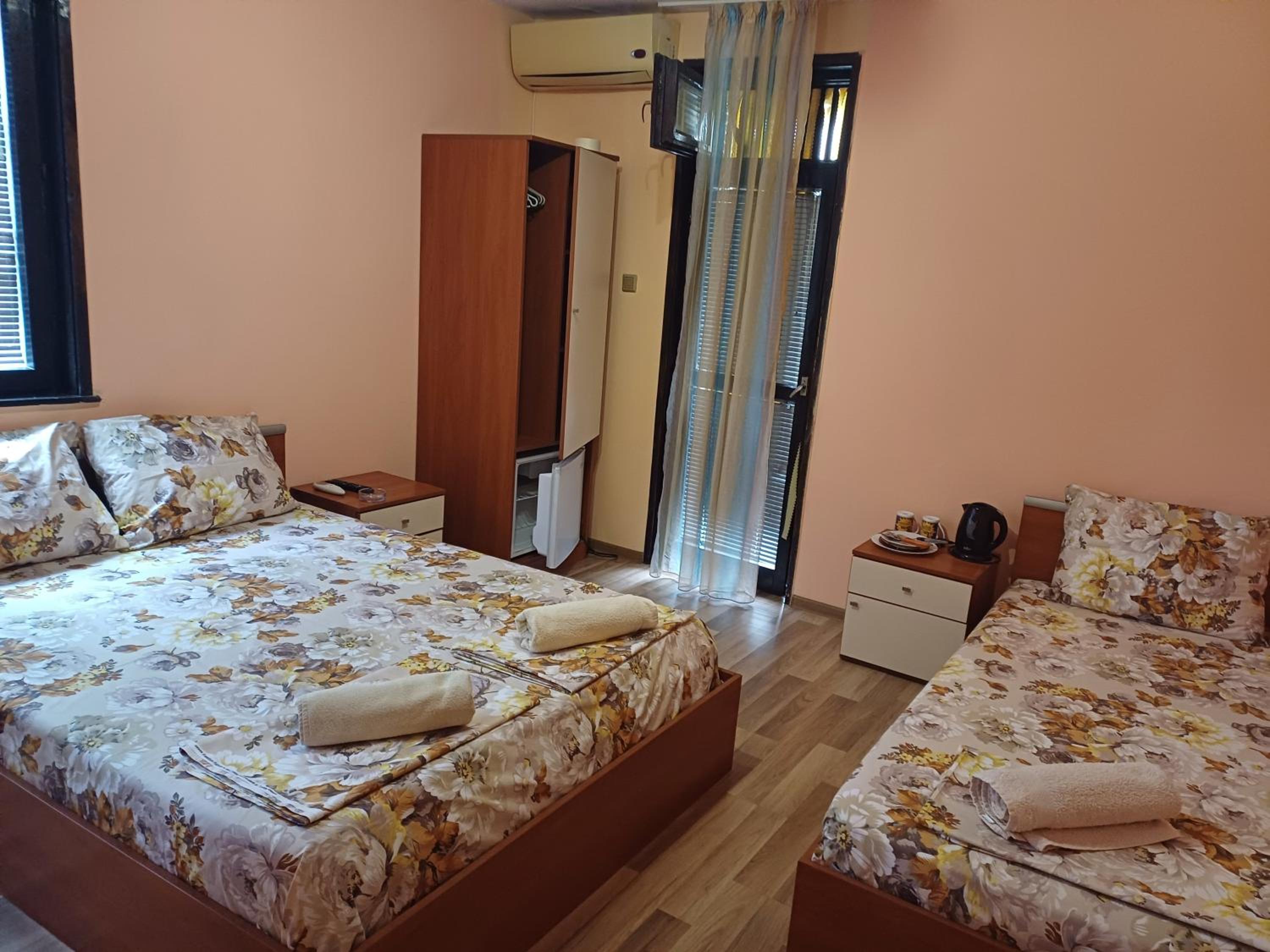 Triple Room with Bathroom photo 1