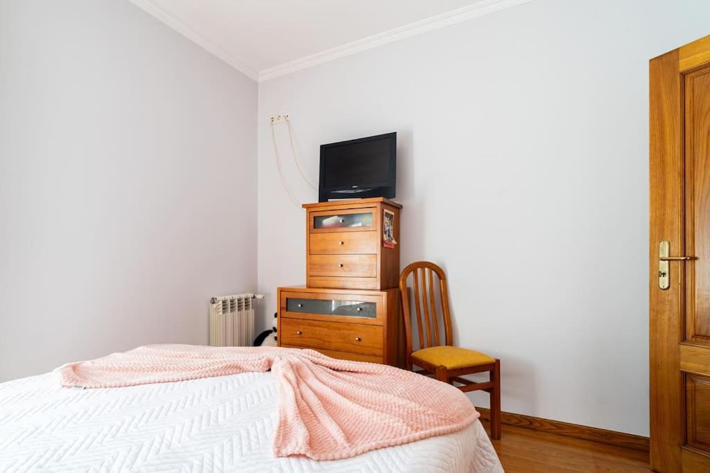 Three-Bedroom House photo 3