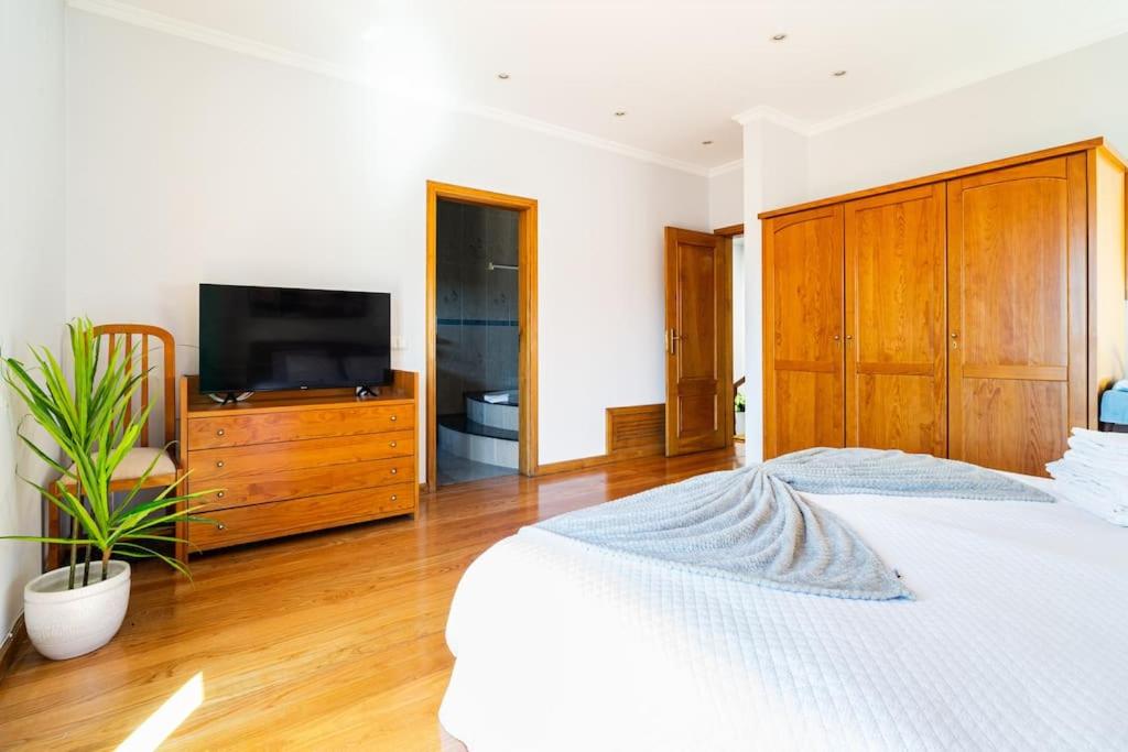 Three-Bedroom House photo 2