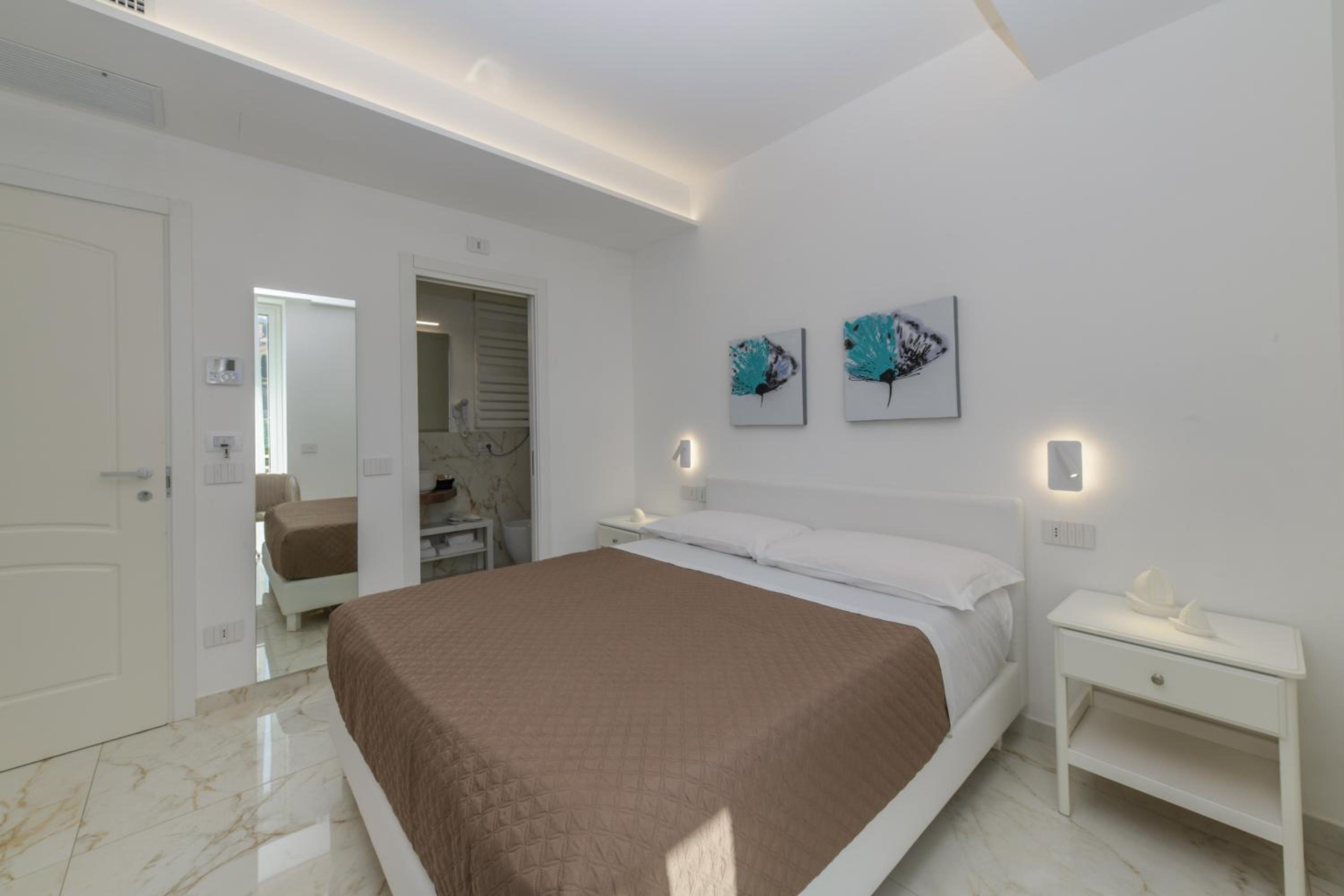 Double Room with Balcony and Sea View photo 3