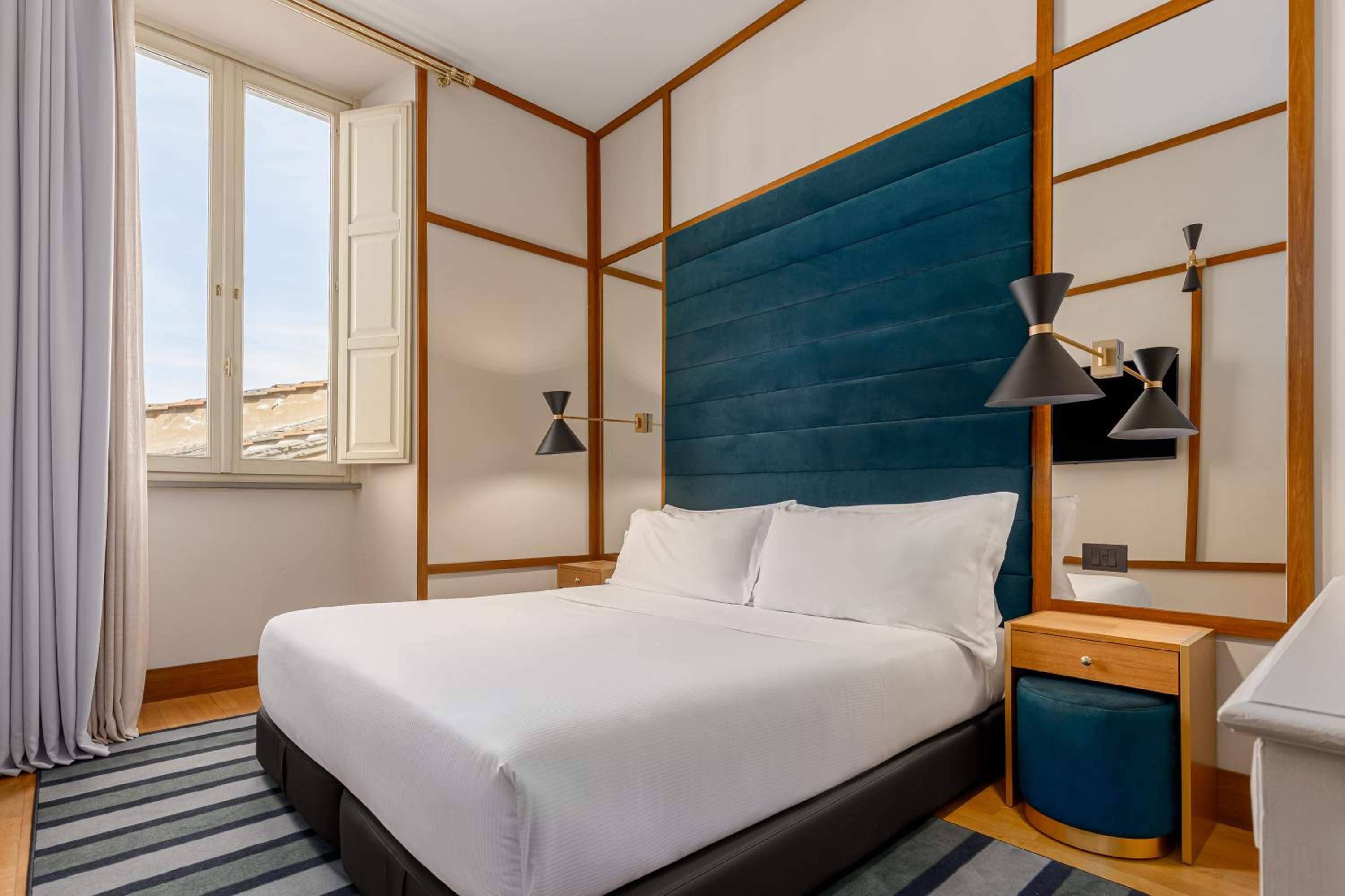 Available room thumbnail 6