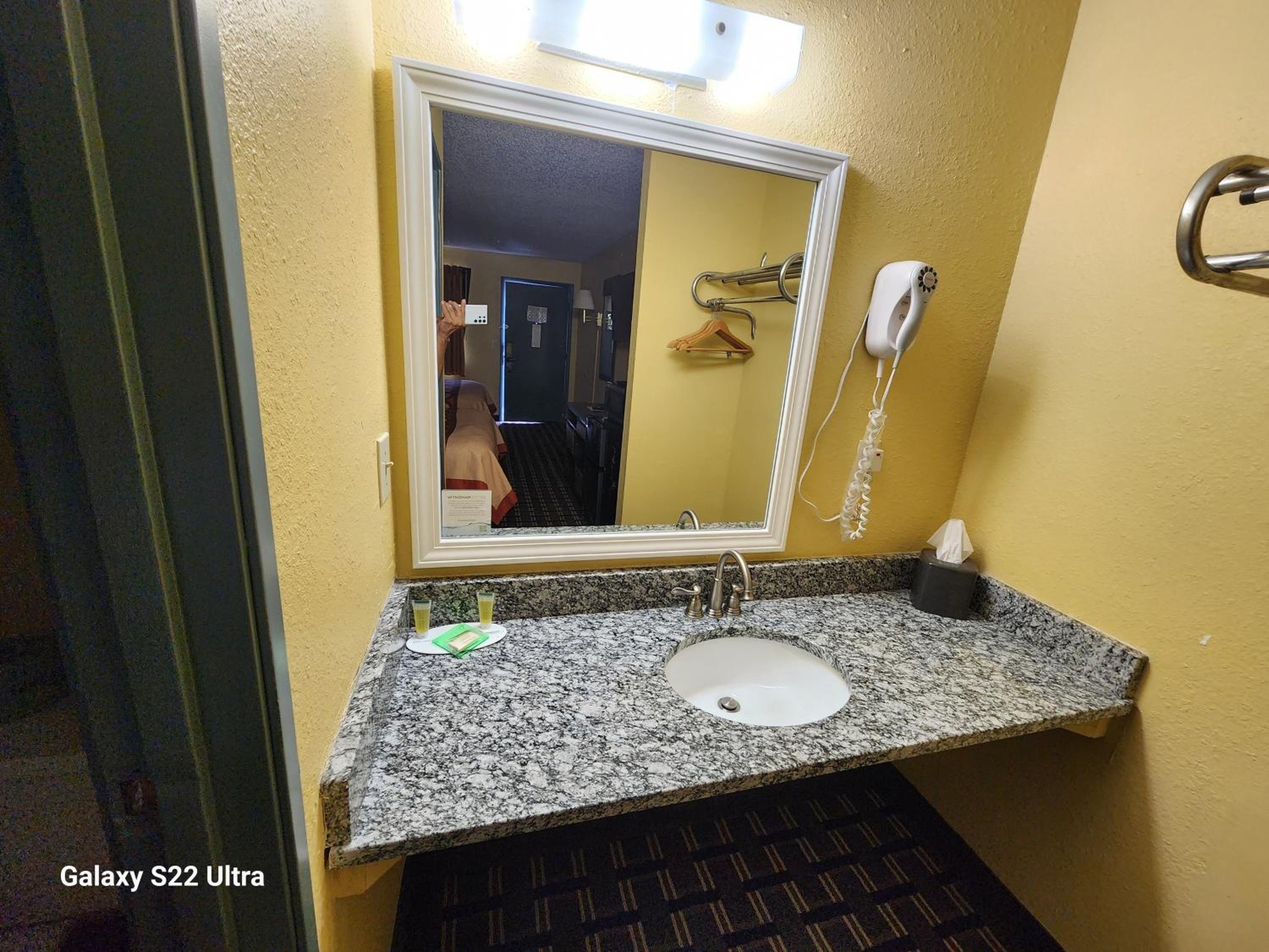 Double Room - Disability Access/Non-Smoking - Photo 4