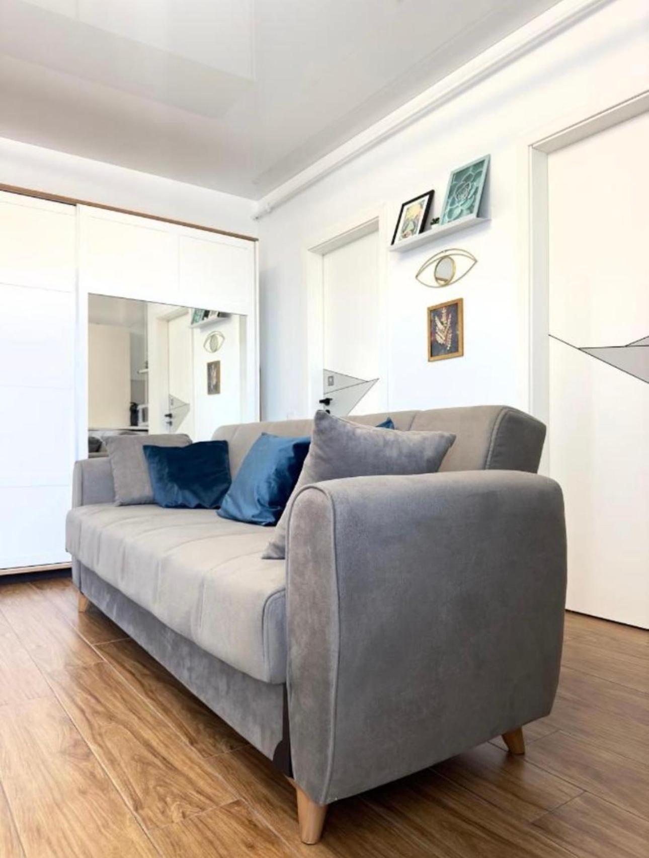 One-Bedroom Apartment photo 2