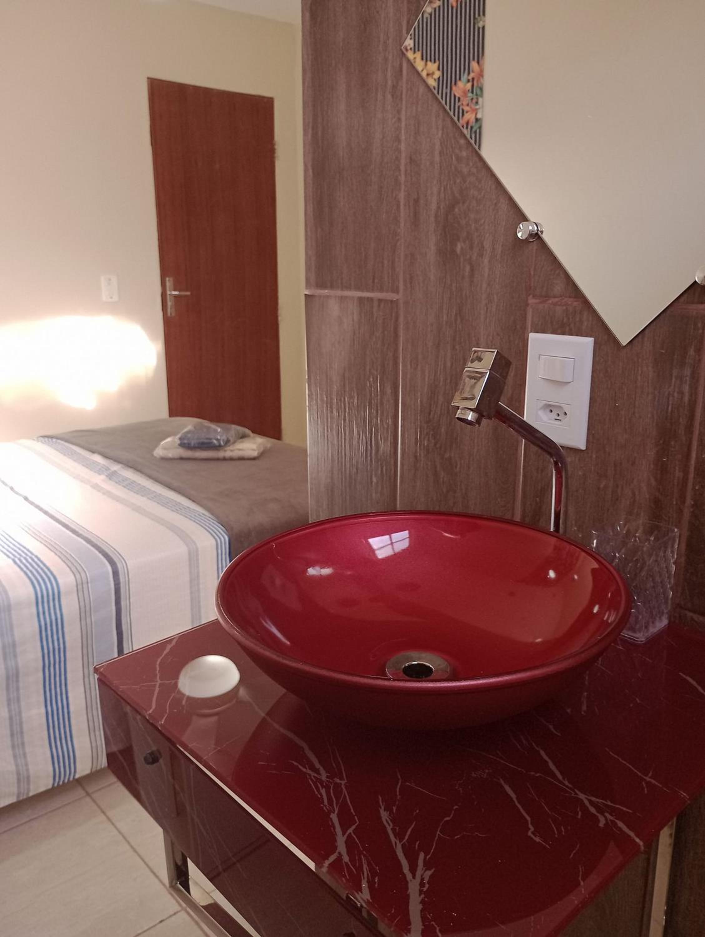 Budget Double Room - Photo 10
