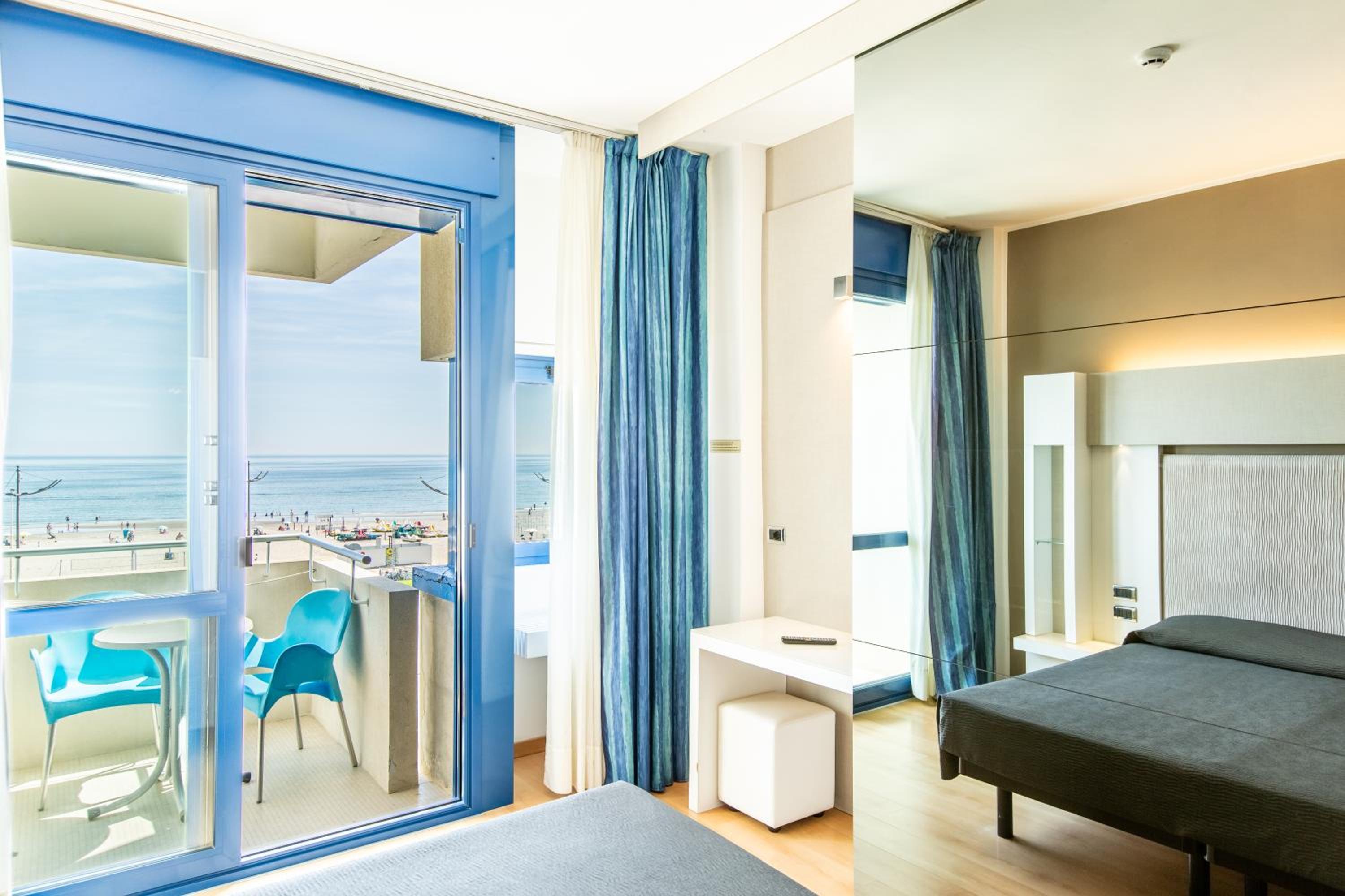Deluxe Double Room with Balcony and Sea View - Photo 5