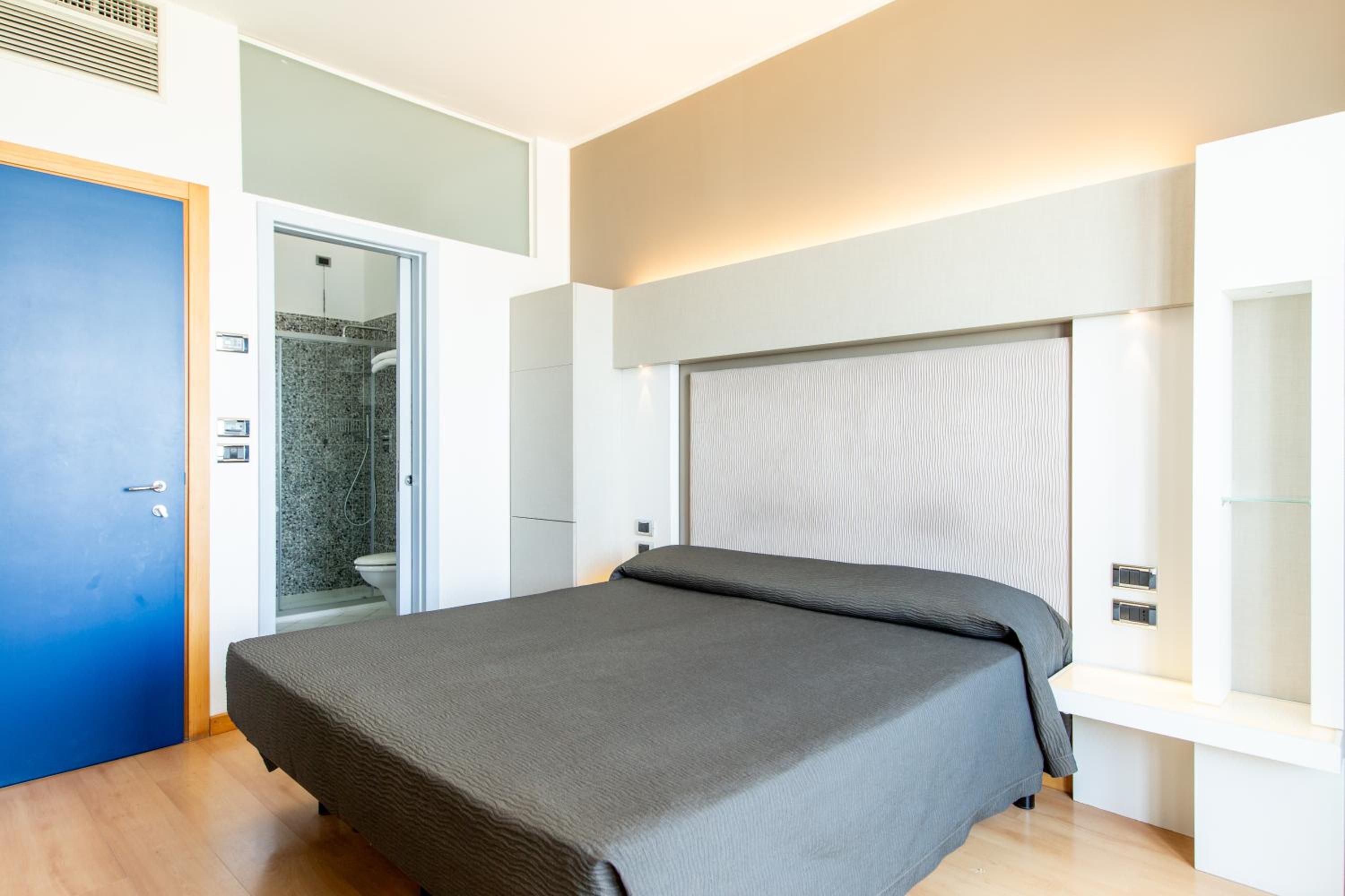 Deluxe Double Room with Balcony and Sea View - Photo 3
